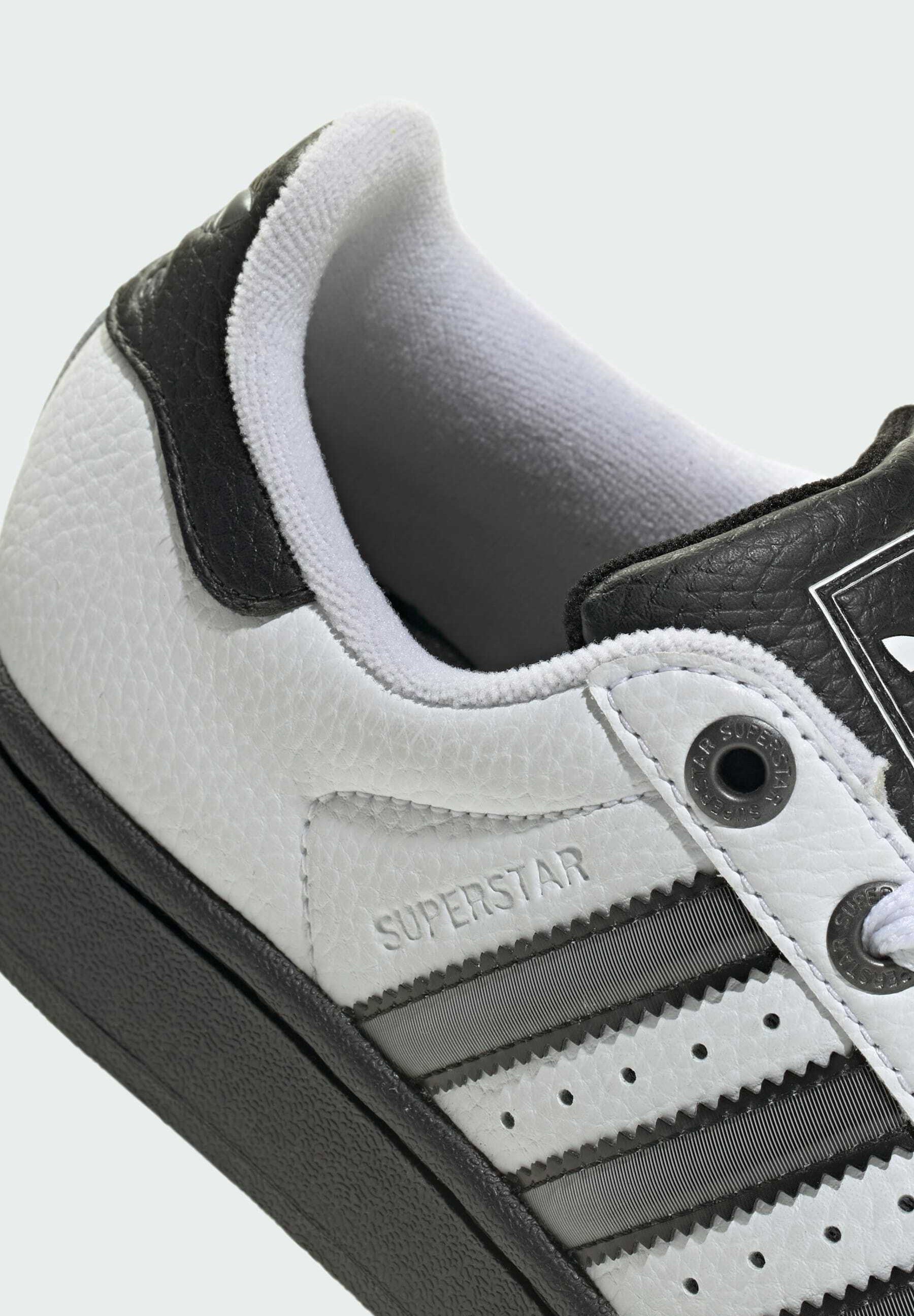 Adidas Originals SUPERSTAR - Scarpe da ginnastica - bianco nuvola/argento opaco/nero intenso