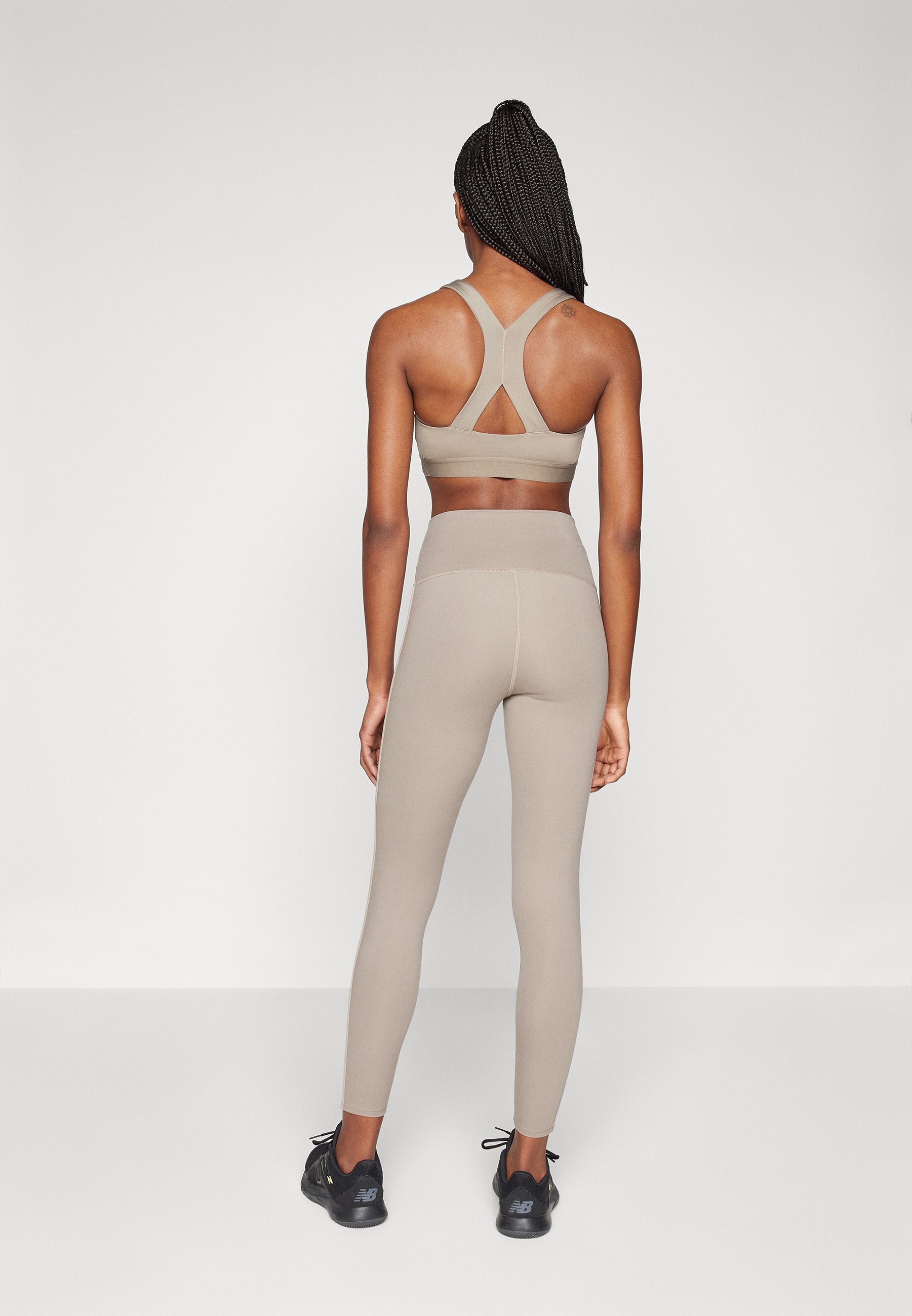 New Balance HARMONY PIPING MAGAS VASÚ SZÖVEGŰ LEGGS - Leggings - dockside