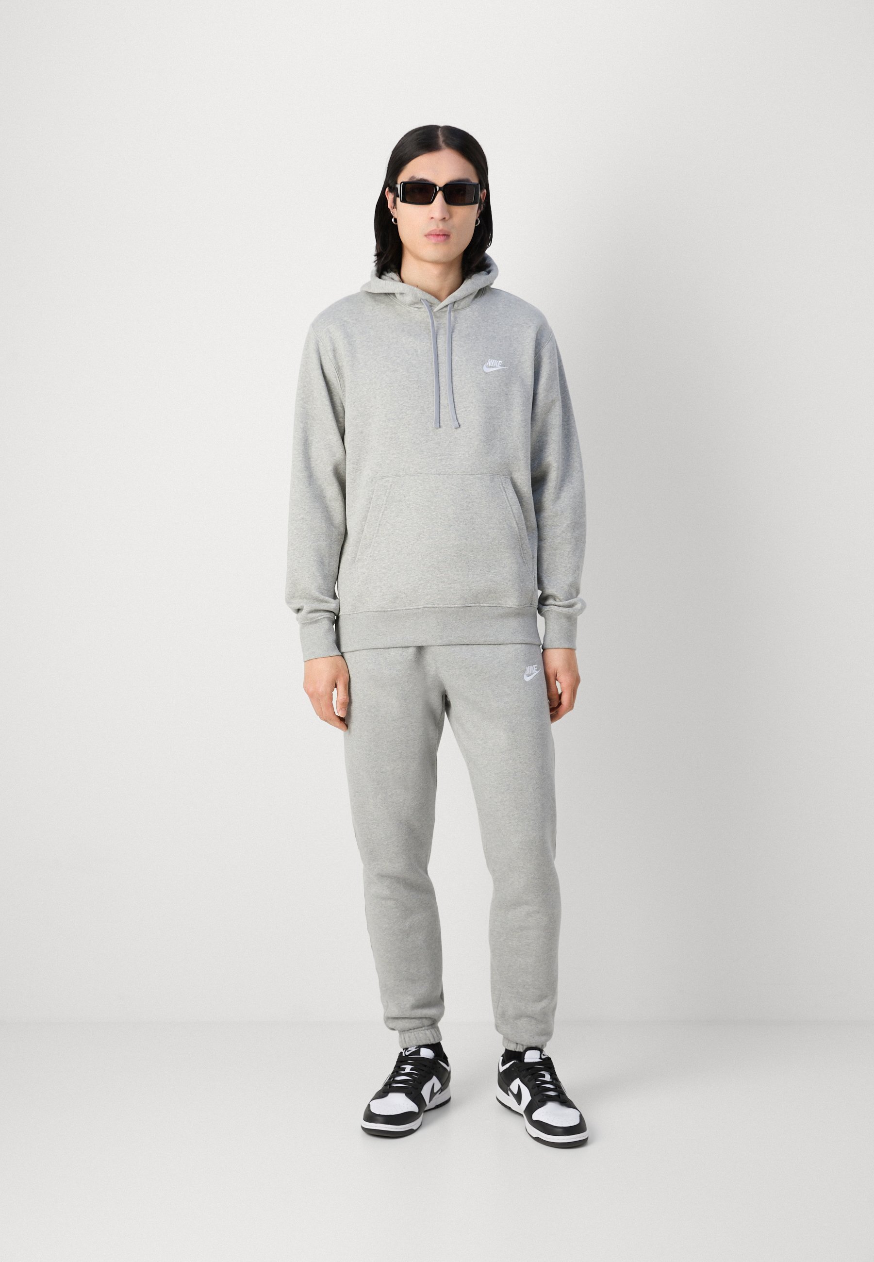Nike Sportswear SPORTSWEAR CLUB FLEECE - Sweatshirt - grijs gemêleerd/mat zilver/wit