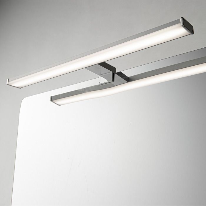 Aplique de pared LED de 12 W y 50 cm con protección IP44 para baño, espejo y muebles, diseño delgado, en aluminio cromado con luz blanca neutra.