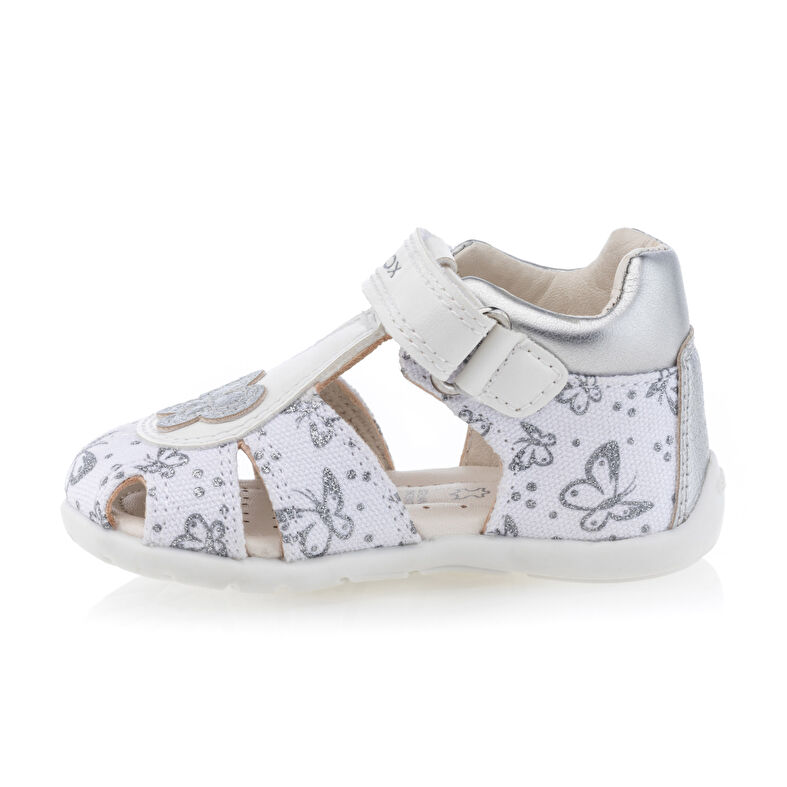 Hvite sandaler/sko med åpen tå til babyjente