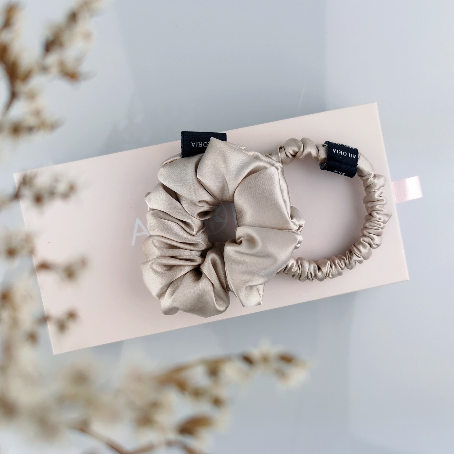 Ailoria Soft Hair Schmuck Scrunchies Set bež -