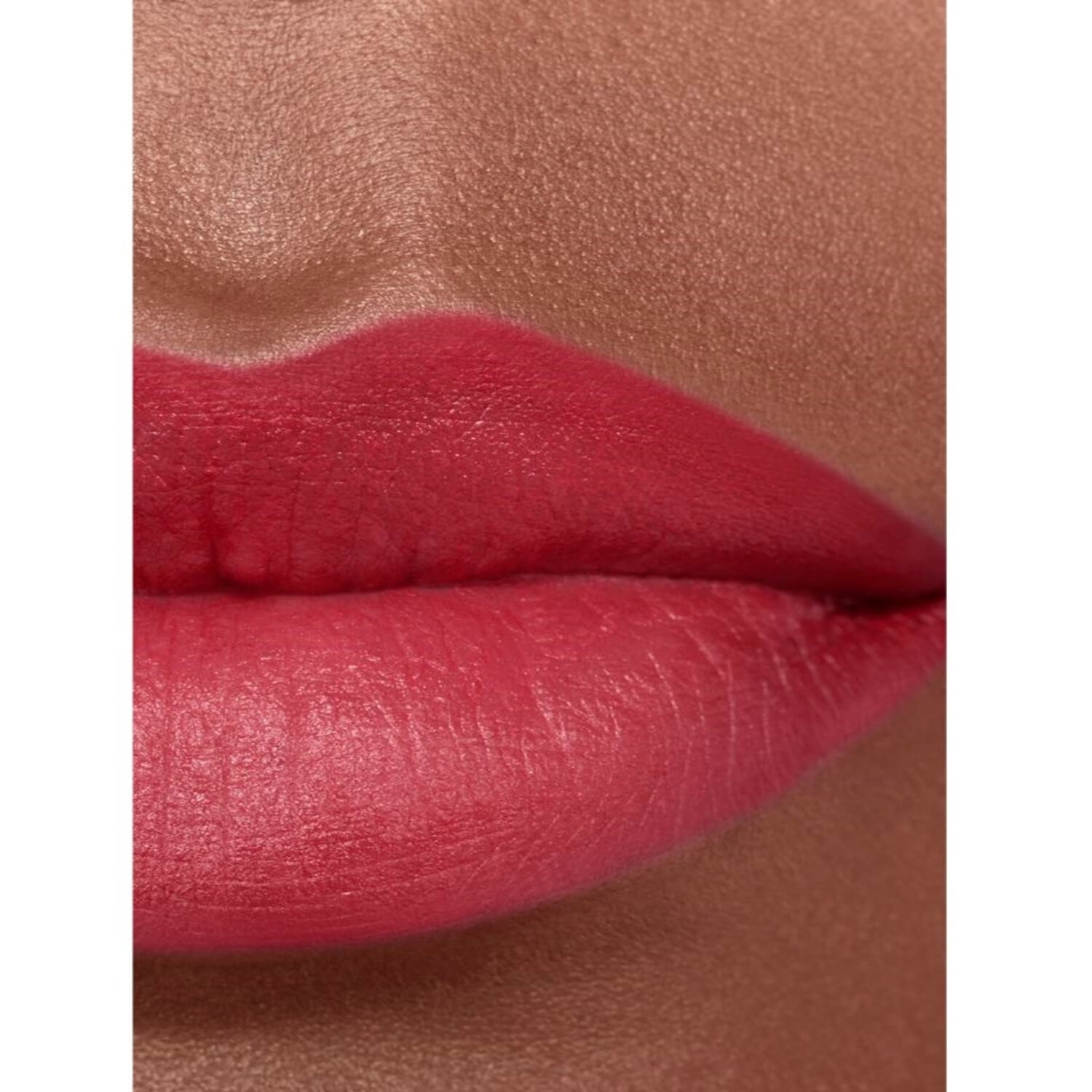CHANEL LE ROUGE VELOURS LUMINEUX