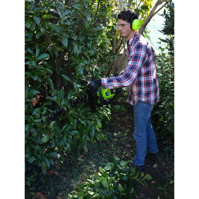 Petrol hedge trimmer - 2-stroke 25.4cc engine - 60cm cutting length - 230ml fuel tank - Anti-vibration - Rotating handle