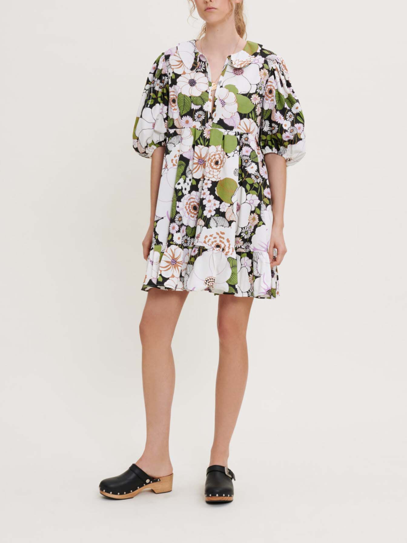 Jurk met bloemenprint uit de jaren zeventig - Fleur 70's noir