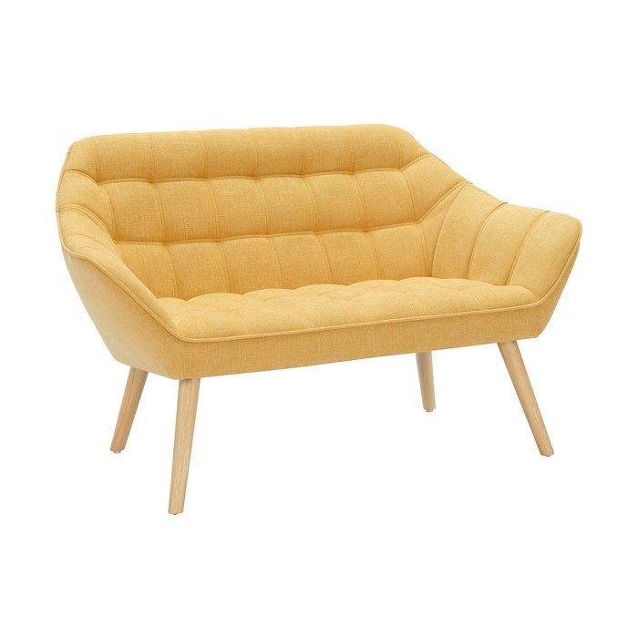 Sofá de 2 plazas y sillón CASTERTA en tela color amarillo mostaza.