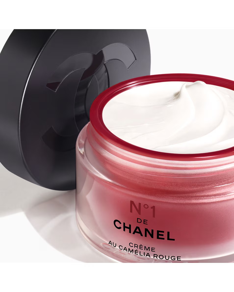 CHANEL N°1 DE CHANEL CRÈME AU CAMÉLIA ROUGE PLUMPER – GLATKO – ZAŠTITA