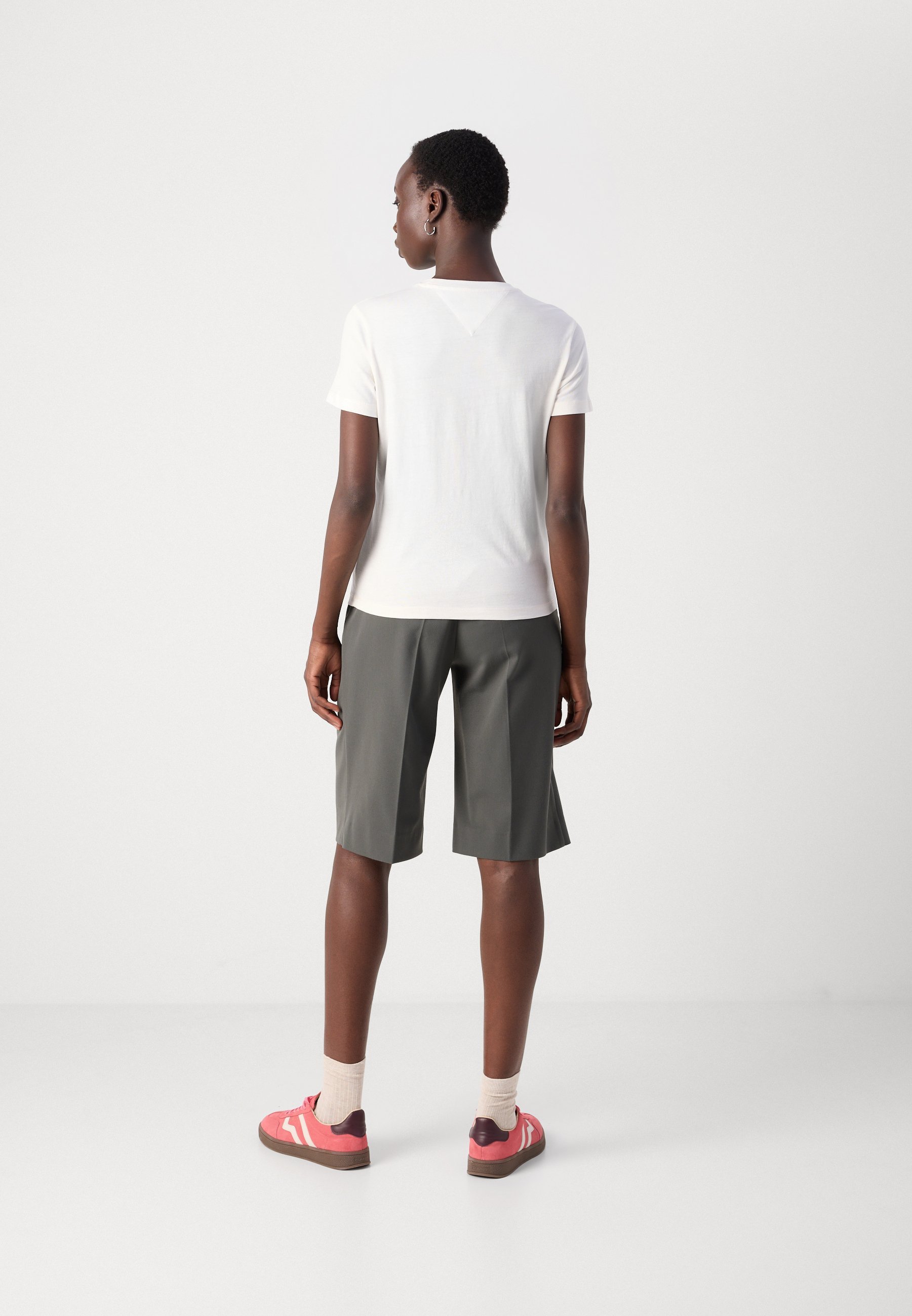 Tommy Jeans LINEAR T-shirt - Basic T-shirt - oud wit