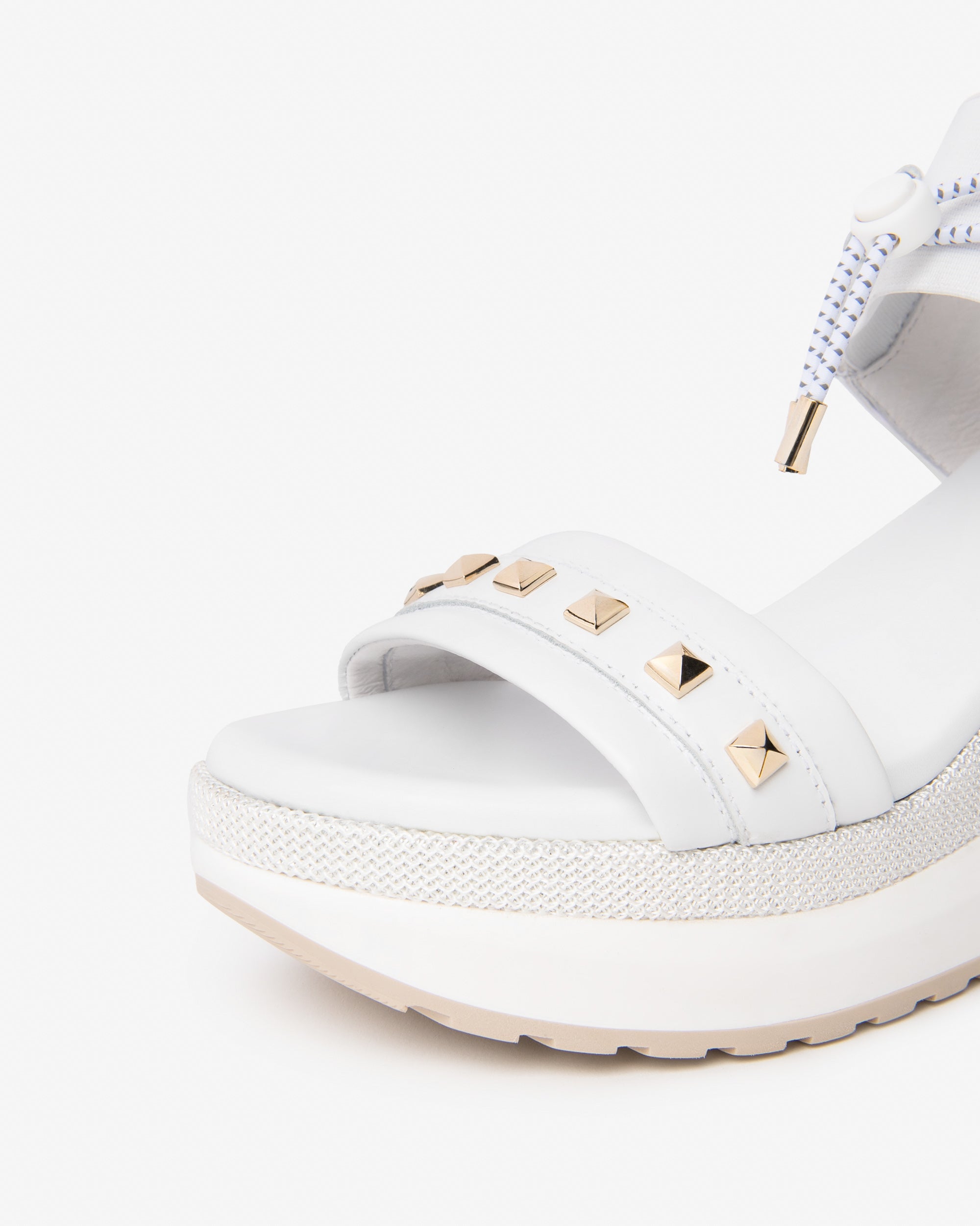  Damensandalen aus Leder, Canvas und technischen Materialien