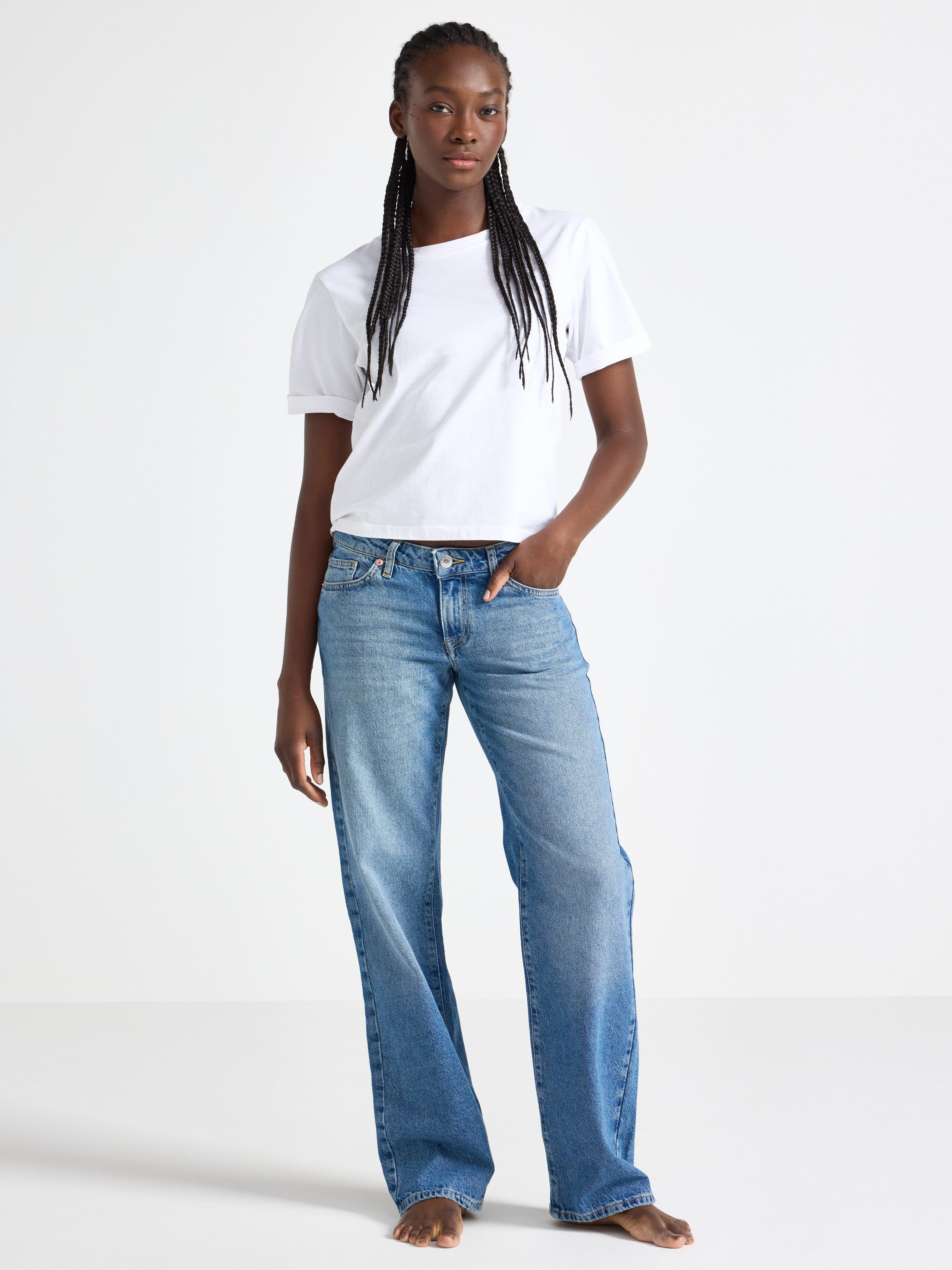 Calça jeans reta de cintura baixa, azul denim.
