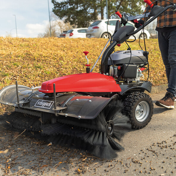 SC2200PE sweeper, including collection container