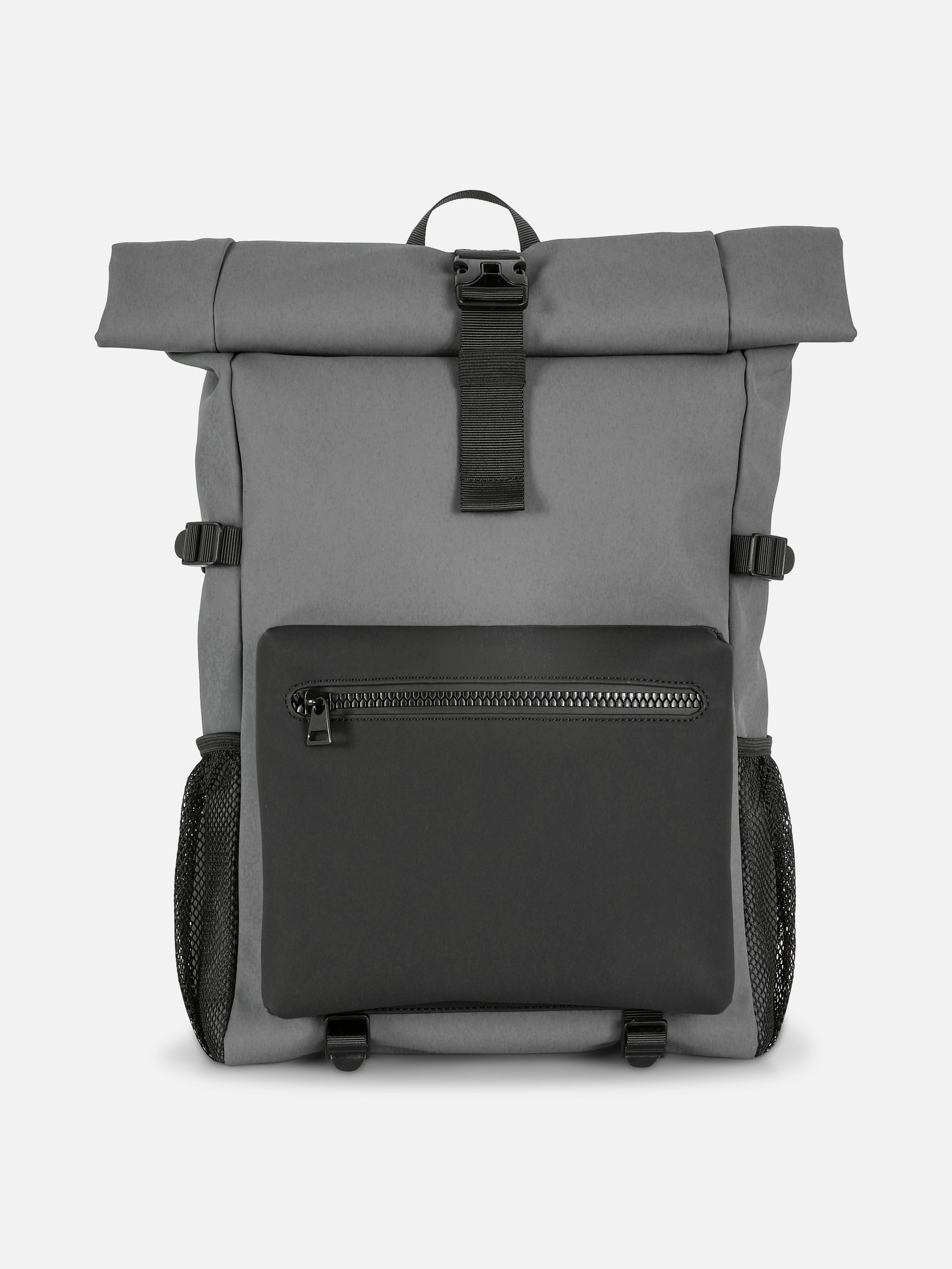 Gummirucksack mit Rollverschluss. Dieser Rucksack mit Außentaschen, gepolsterten Tragegurten, Netzrücken und Rollverschluss ist sehr praktisch.