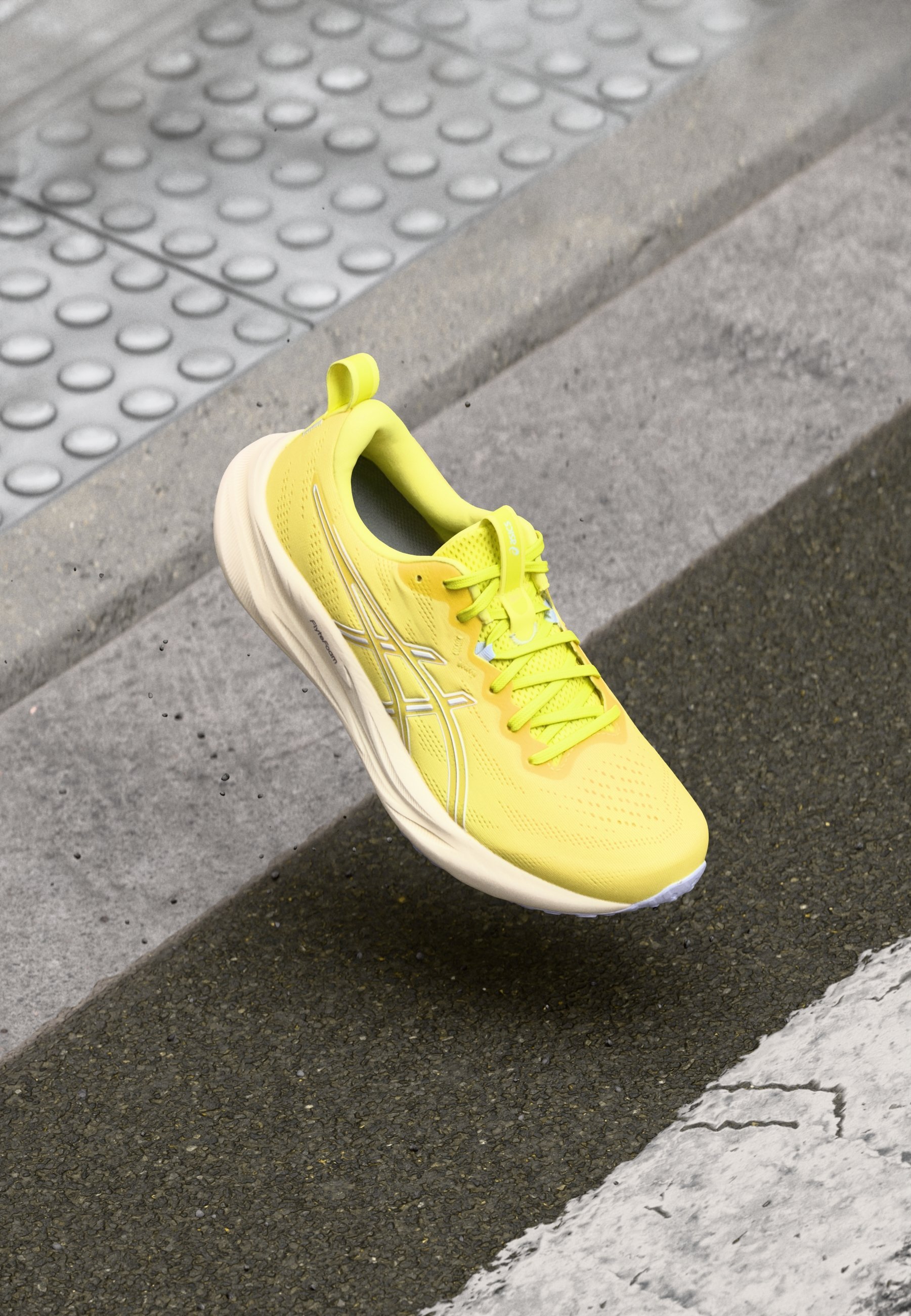 ASICS GEL PULSE 16 - Løpesko for landevei - sitron/hvit