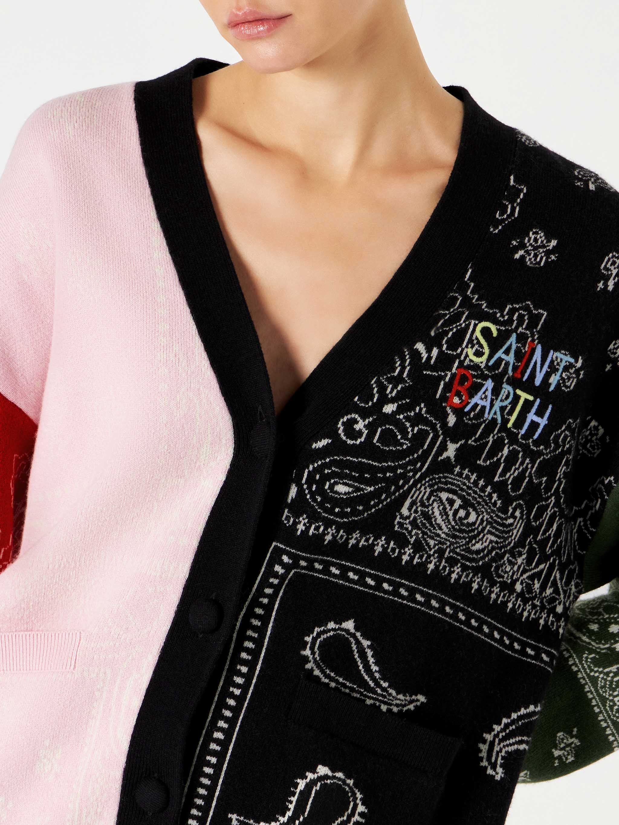 Damenstrickjacke mit Taschen und Saint-Barth-Stickerei
