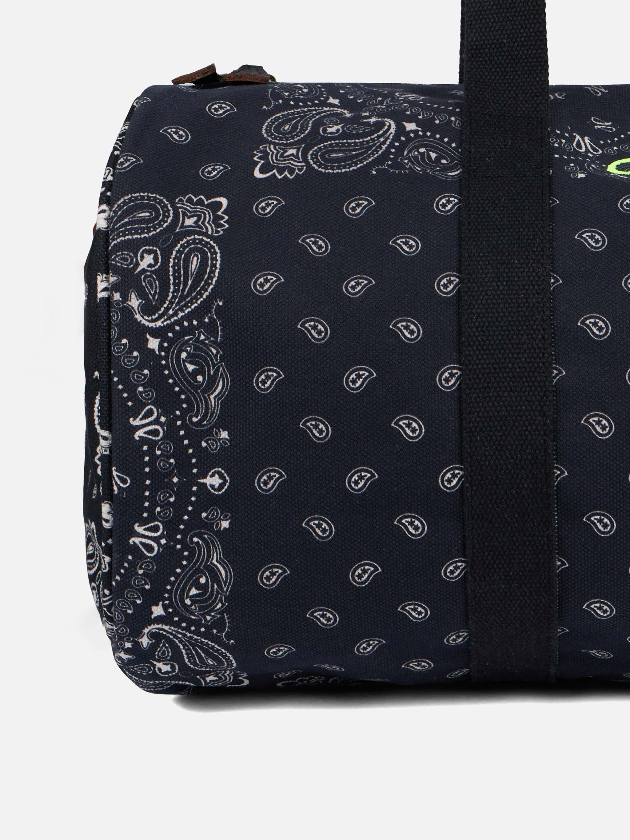 Zwarte reistas met bandana-print