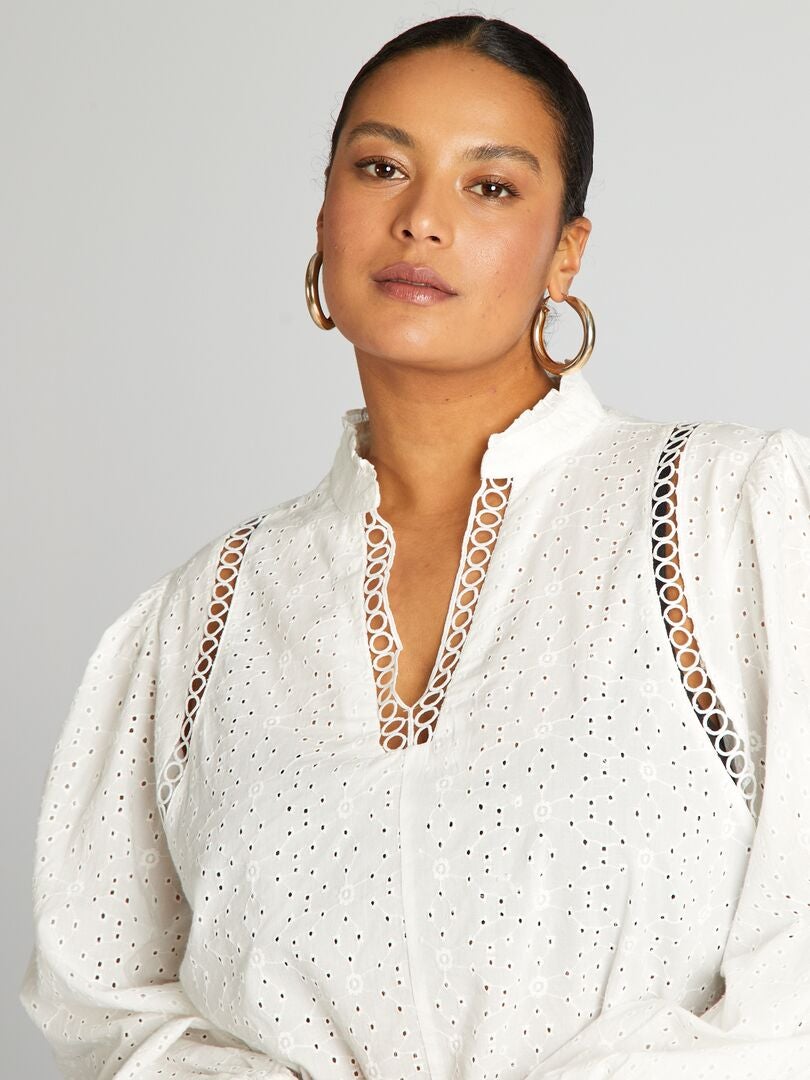 Blusa con bordado de puntada inglesa - BLANCA