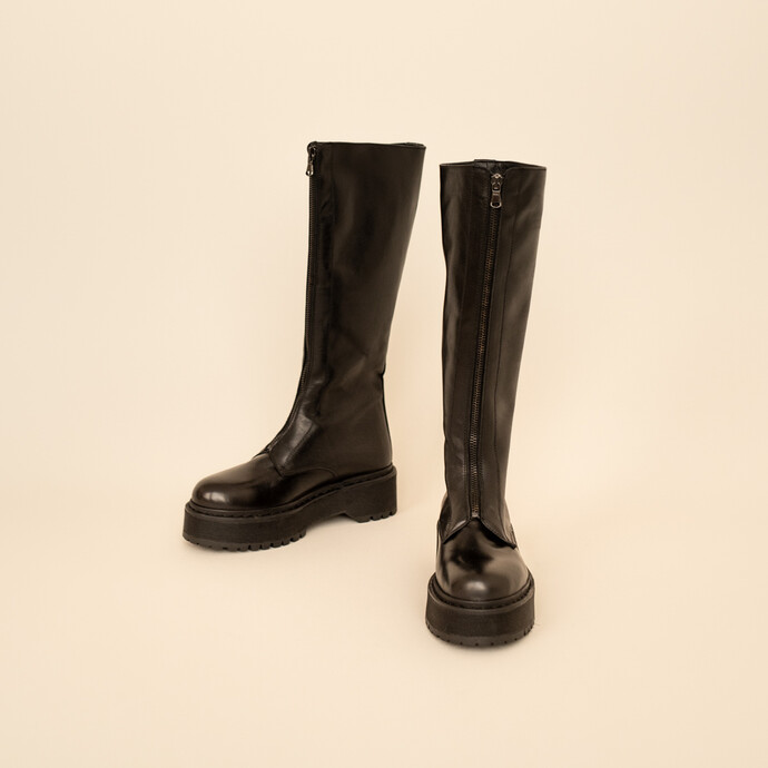 Bottines à plateformes et fermetures frontales  en cuir noir