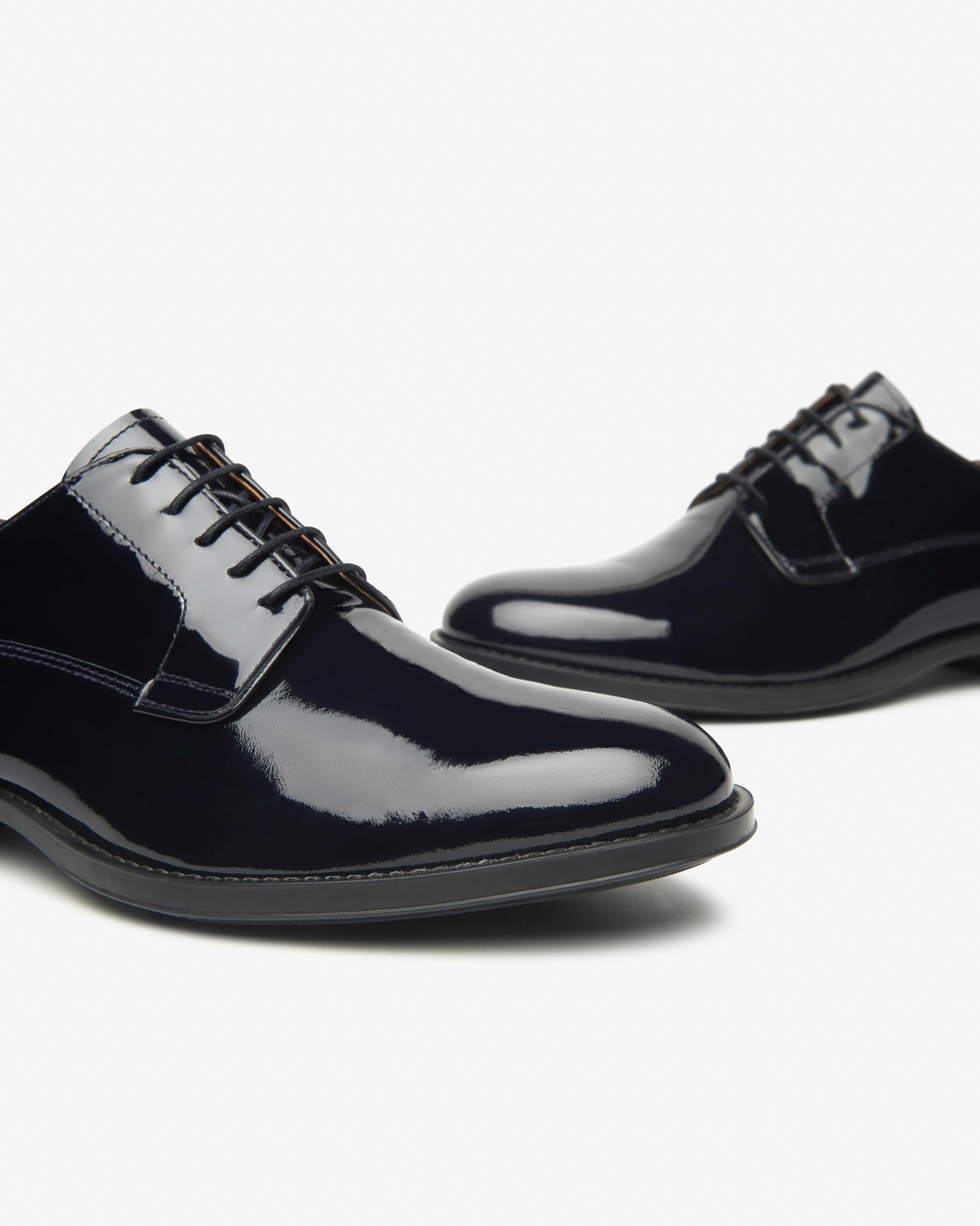 Herren-Schnürschuhe aus Lackleder