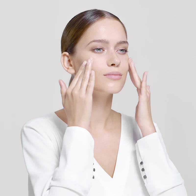 Institut Esthederm Cellular Water Watery Essence gezichtsessence met cellulair water