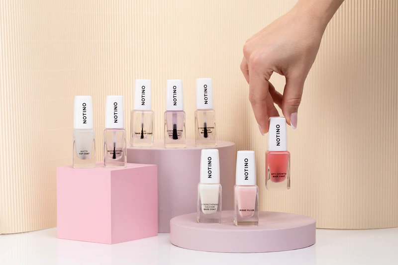 Notino Nail Care Opti Growth Base Coat is een voedende nagellak die de nagelgroei stimuleert.