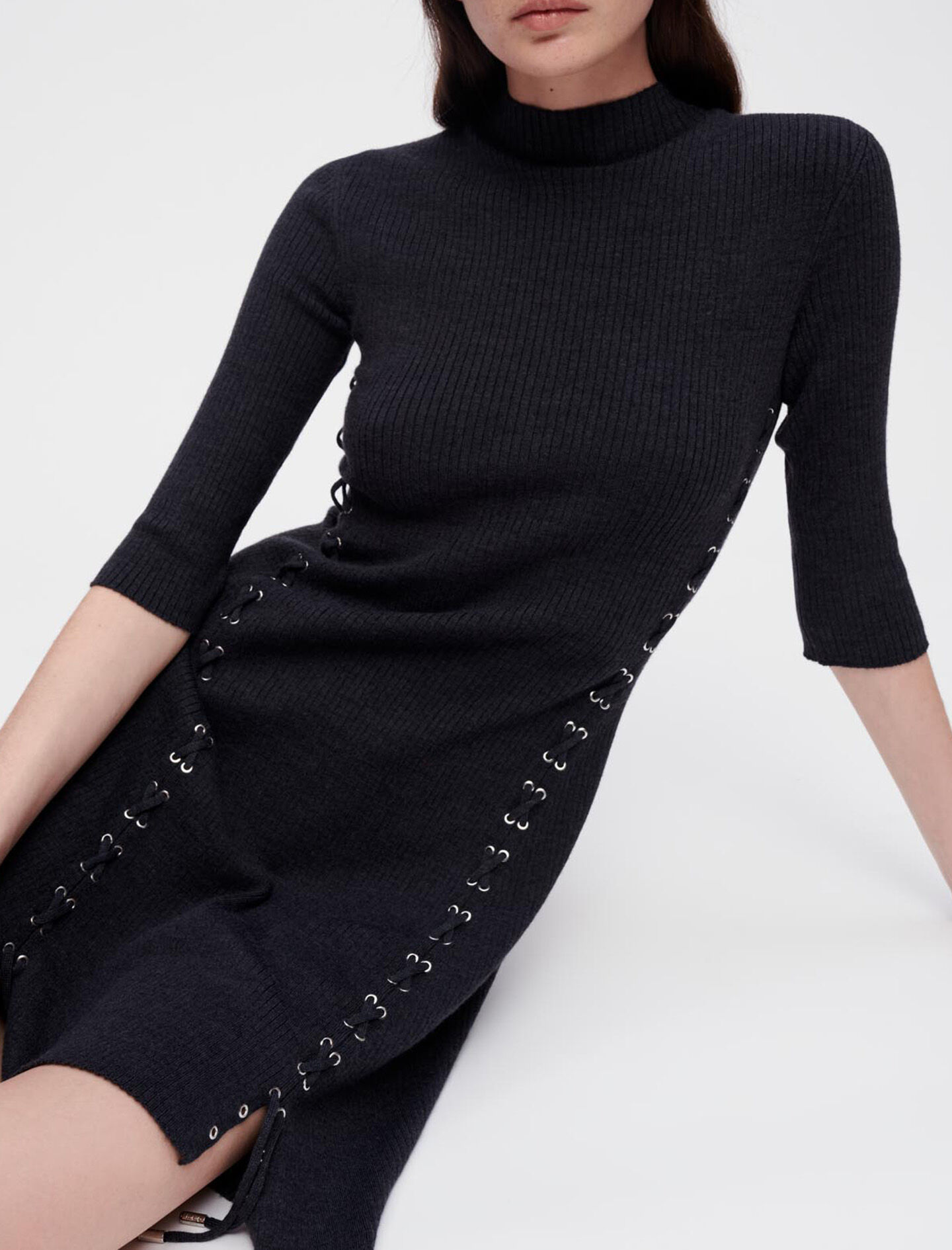 Rochie tricotată cu ochiuri metalice - Gri