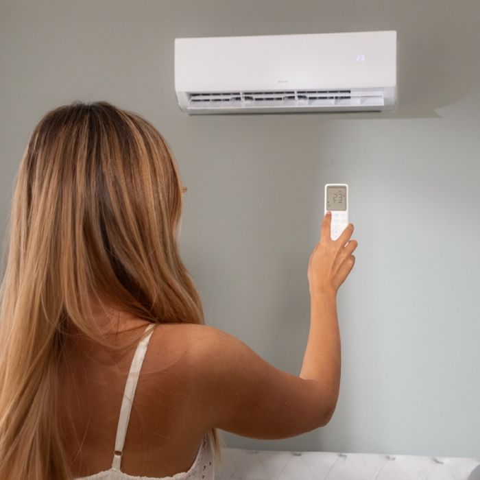 Aire acondicionado split Cecotec AirClima 24000 Smartfresh. 24000 BTU, motor de CC, bomba de calor, control remoto, pantalla LED.