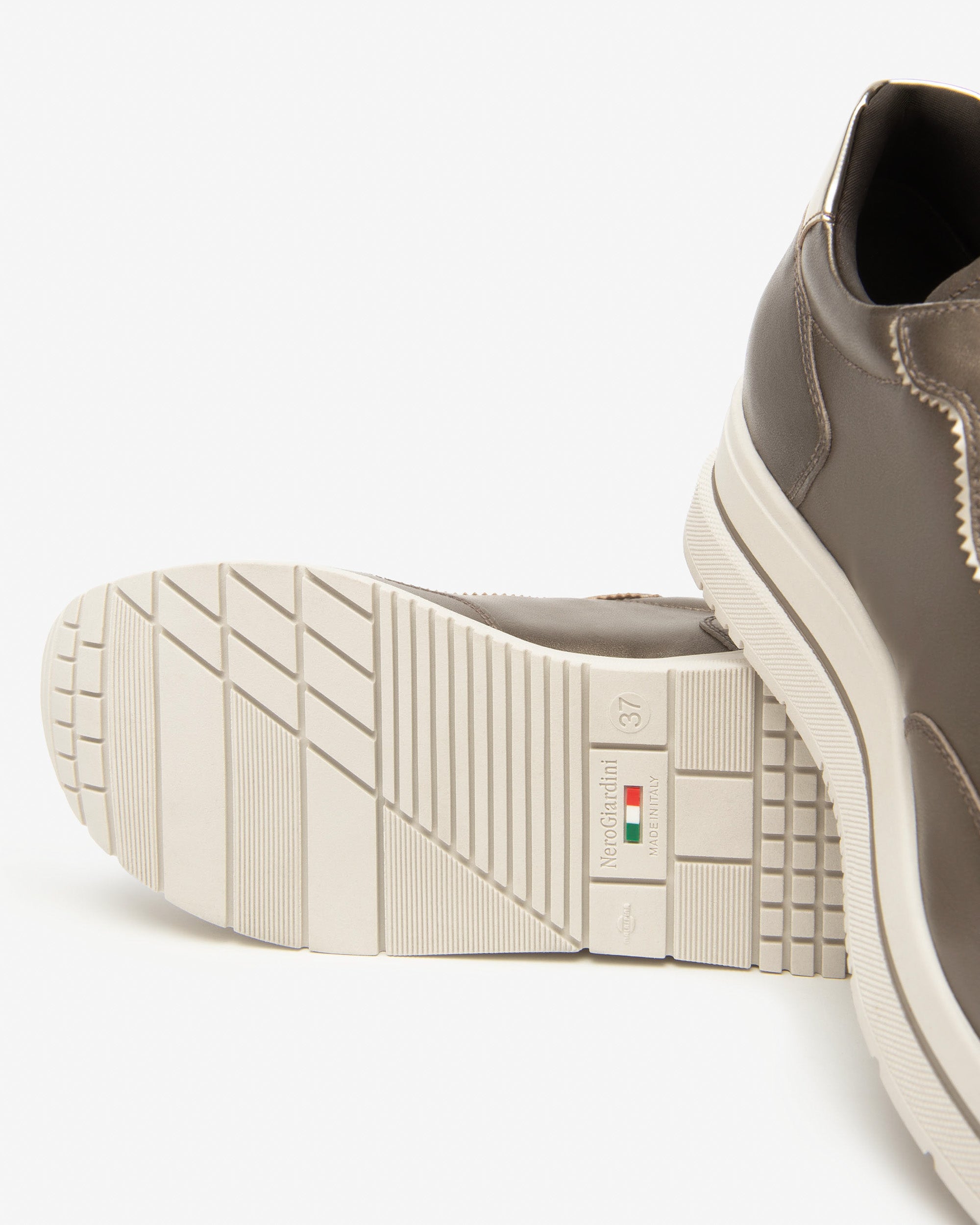  Damen-Sneaker aus Leder und Funktionsmaterial