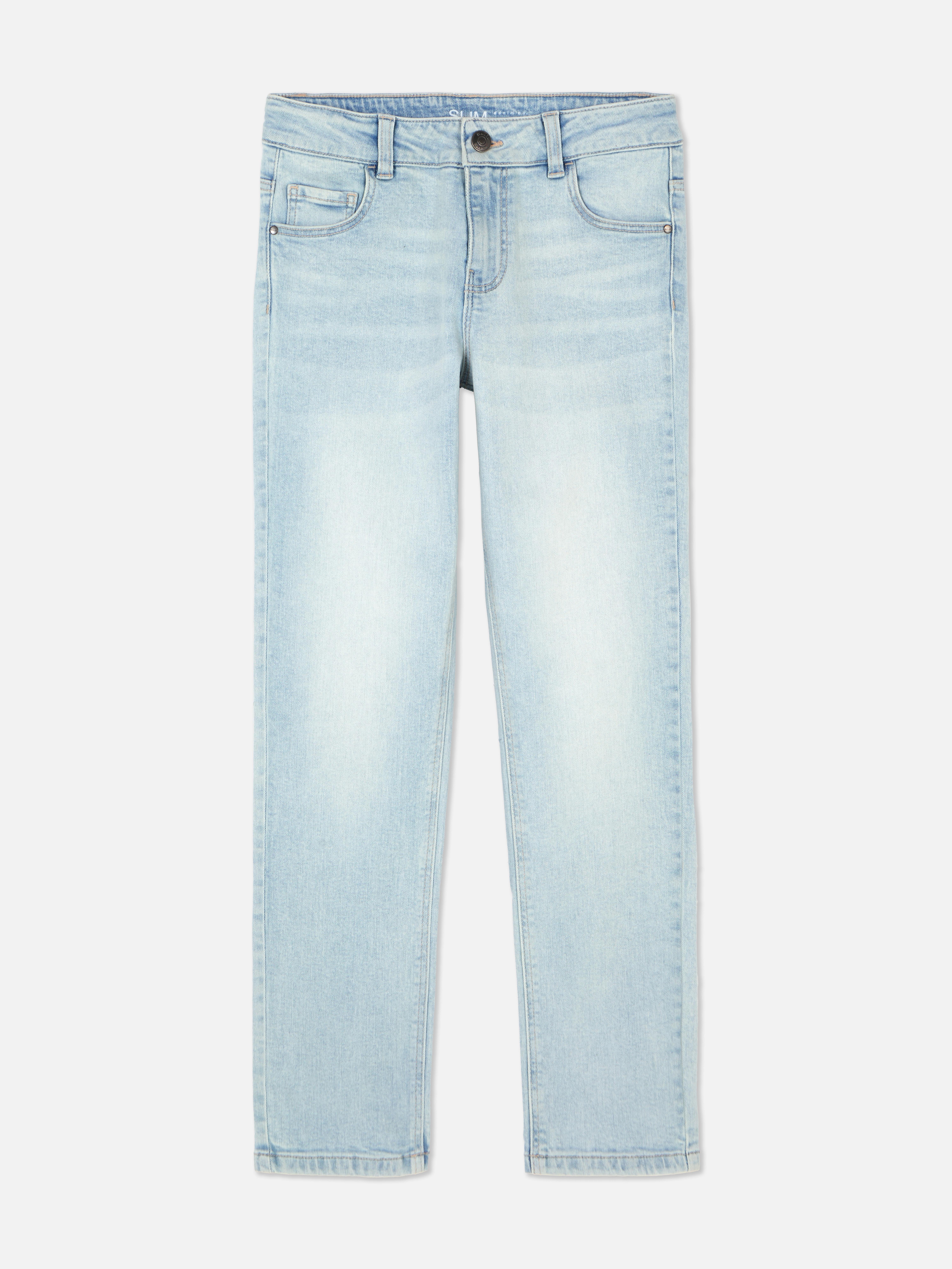 Blugi slim fit pentru băieți. Acești blugi slim fit cu găici pentru curea și nasturi dau colecției lor de blugi un plus.