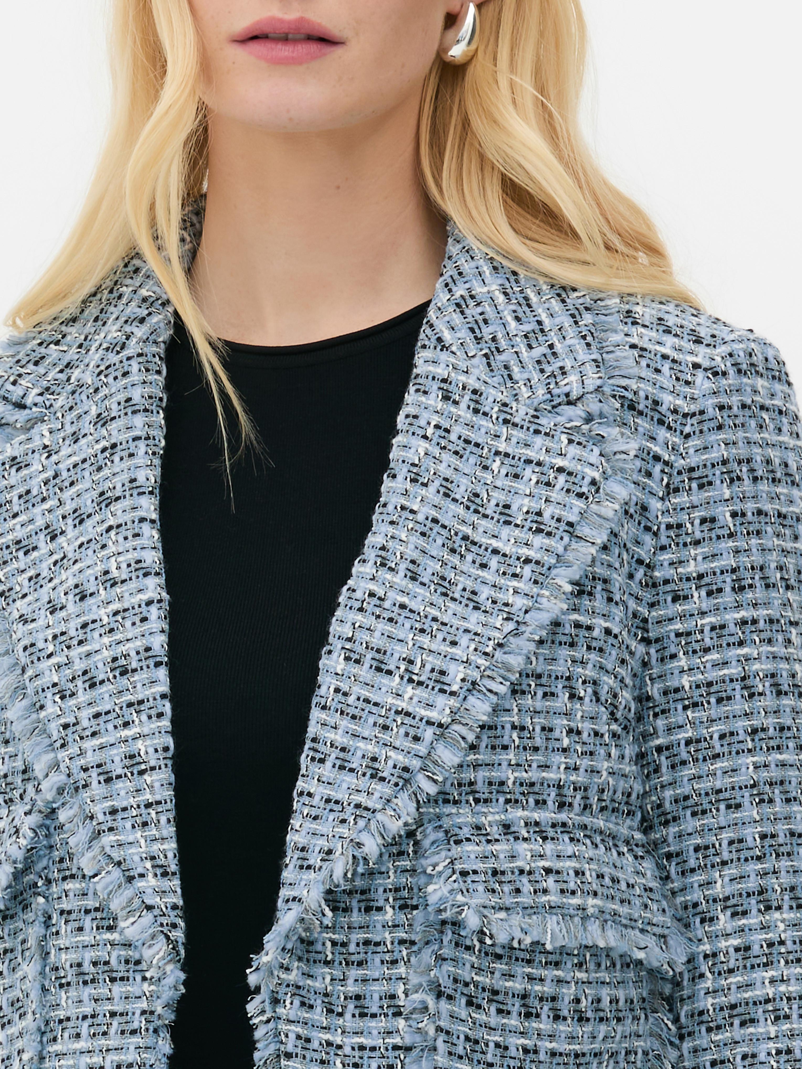 Blazer buclé. B înseamnă bouclé în alfabetul nostru de modă.