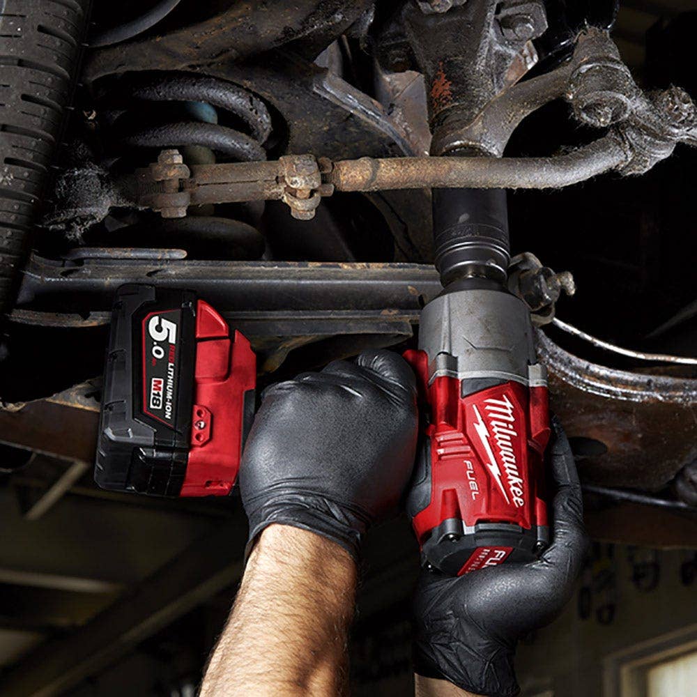 Conjunto de Chaves de Impacto de Alto Torque MILWAUKEE FUEL™ 18V 2 x 5.0 Ah 1/2