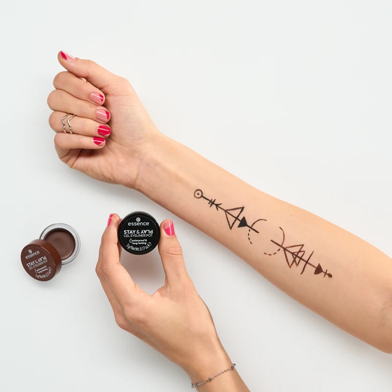 črtalo za oči essence STAY & PLAY