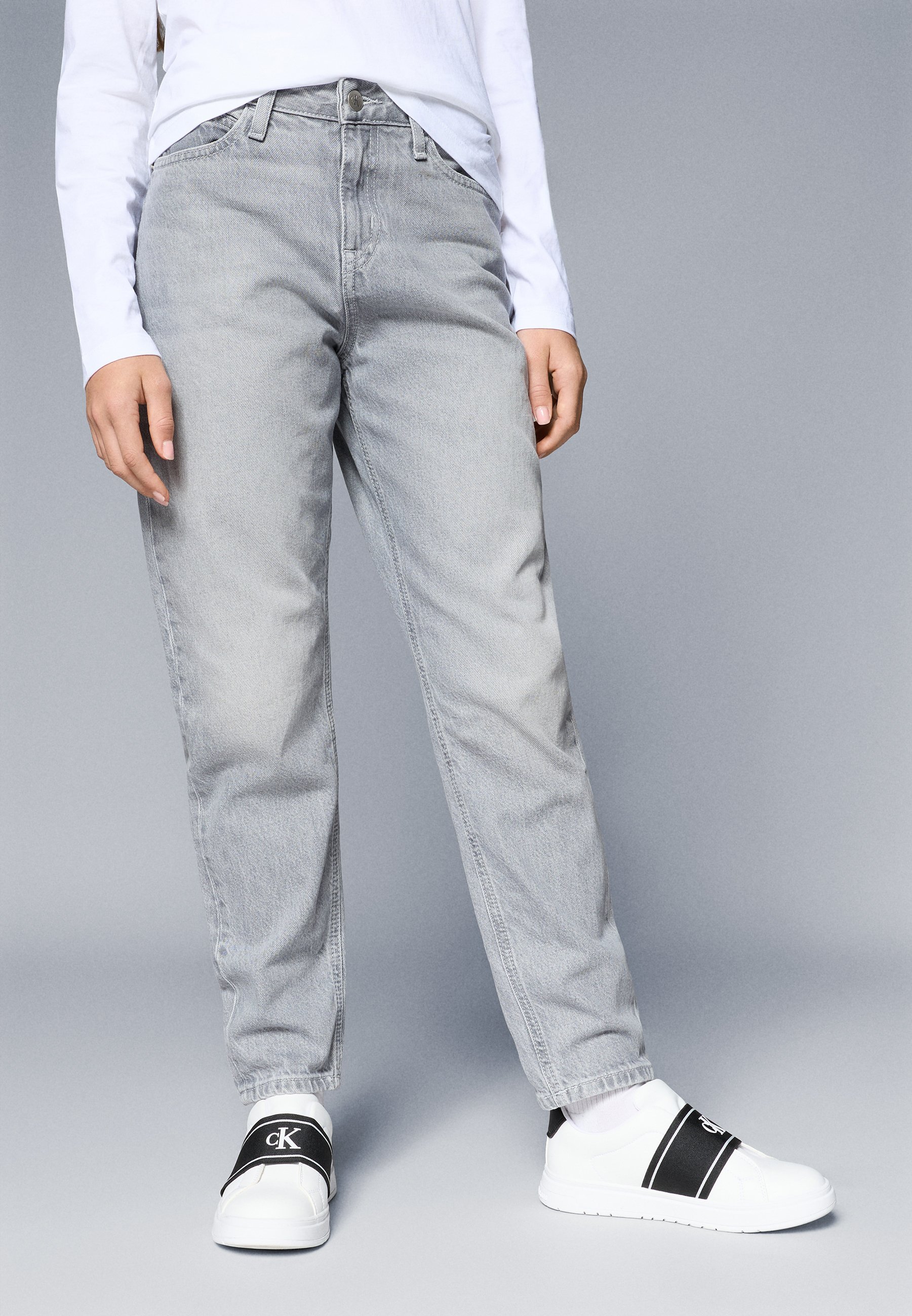 Calvin Klein Jeans BARREL - Egyenes szárú farmer - sóbors szürke
