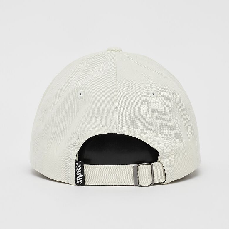 Gorra de béisbol con logo inclinado