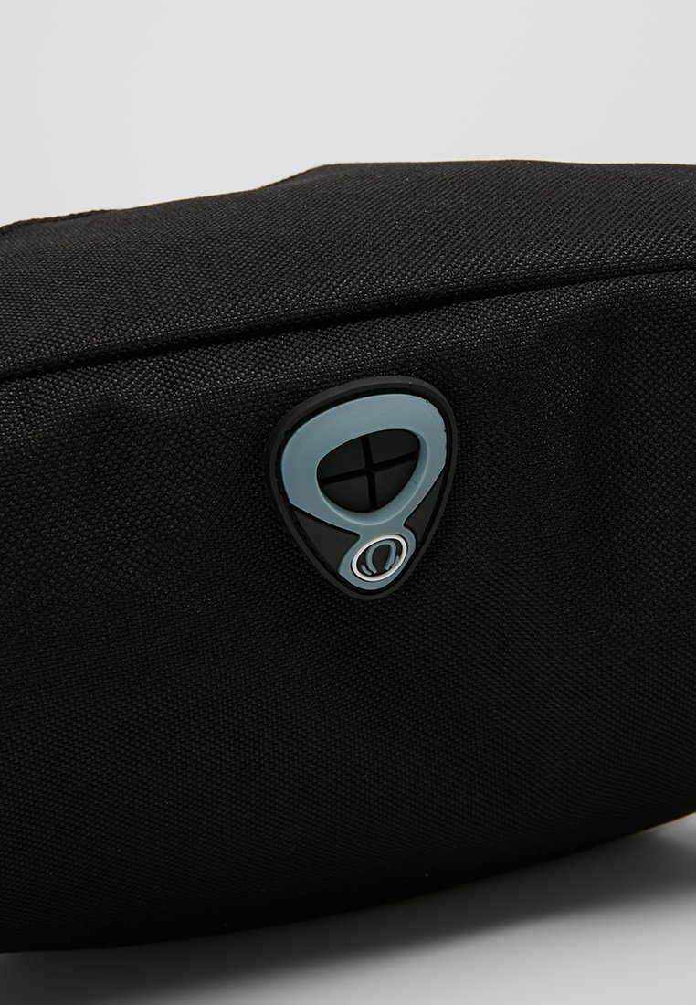 Urban Classics Schultertasche mit Doppelreißverschluss – Bauchtasche – schwarz