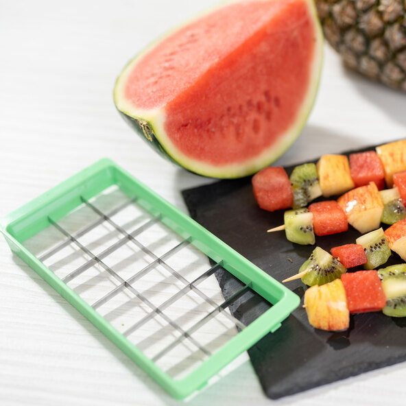 Exclusive vegetable cutter, green, 16-piece set.