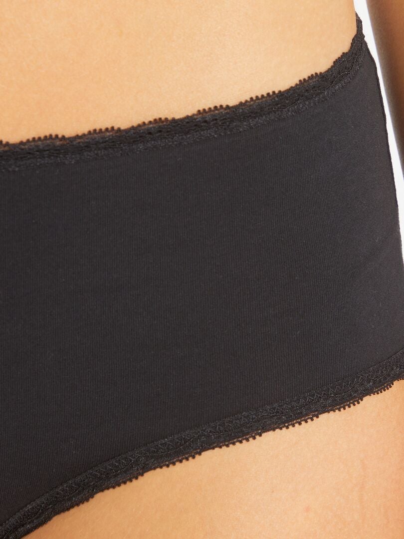 Conjunto de 3 calcinhas de algodão com acabamento em renda - pretas