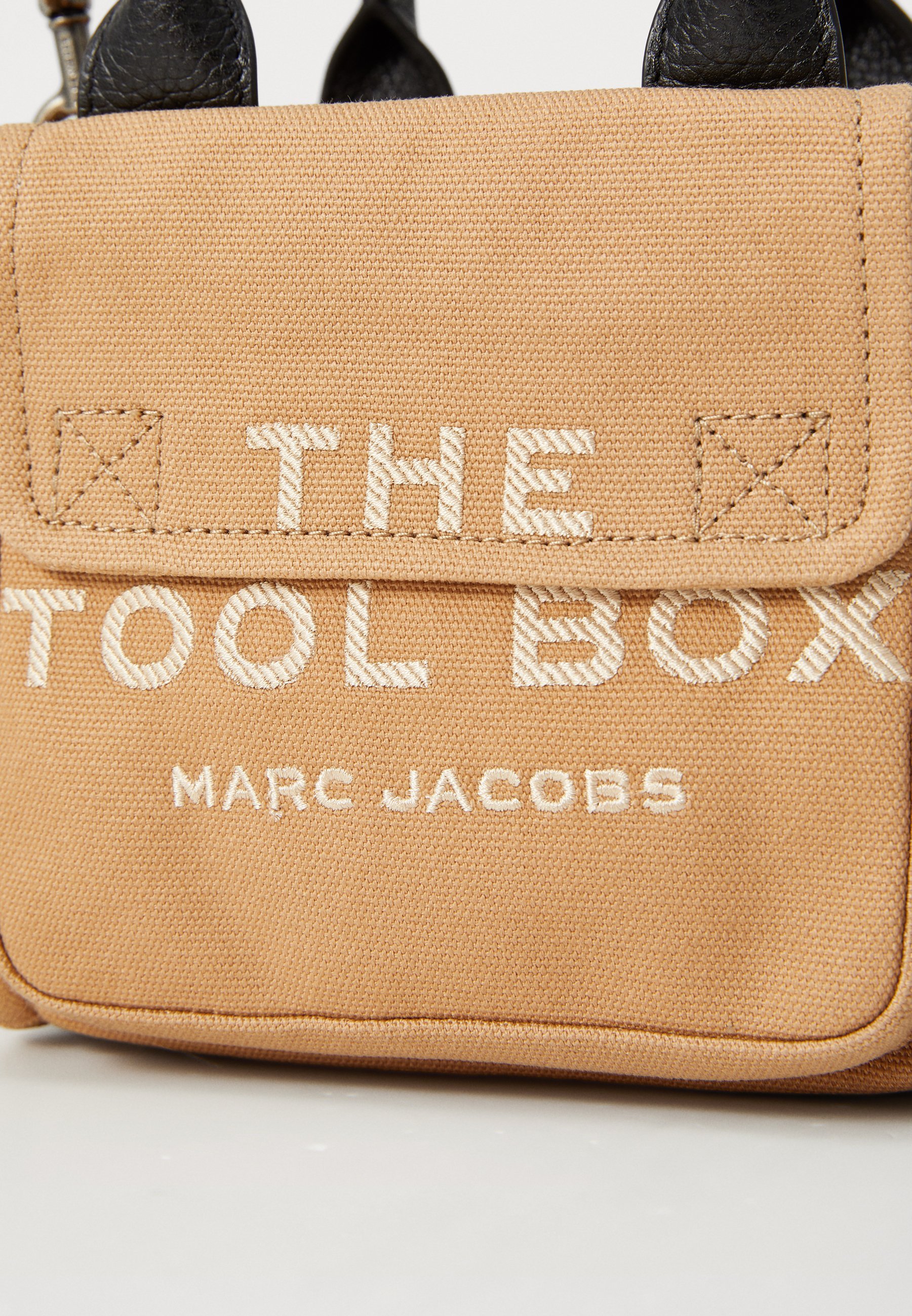 MARC JACOBS CROSSBODY TOTE - Handtas - camel