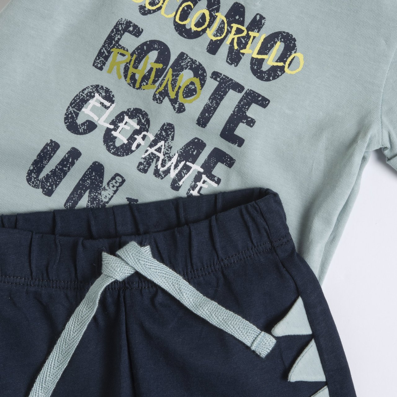 T-shirt en shortset met krokodillenprint