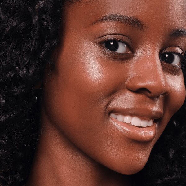 Essence Soft Touch 30 Glazing Gleam Bouncy Glow 4 g