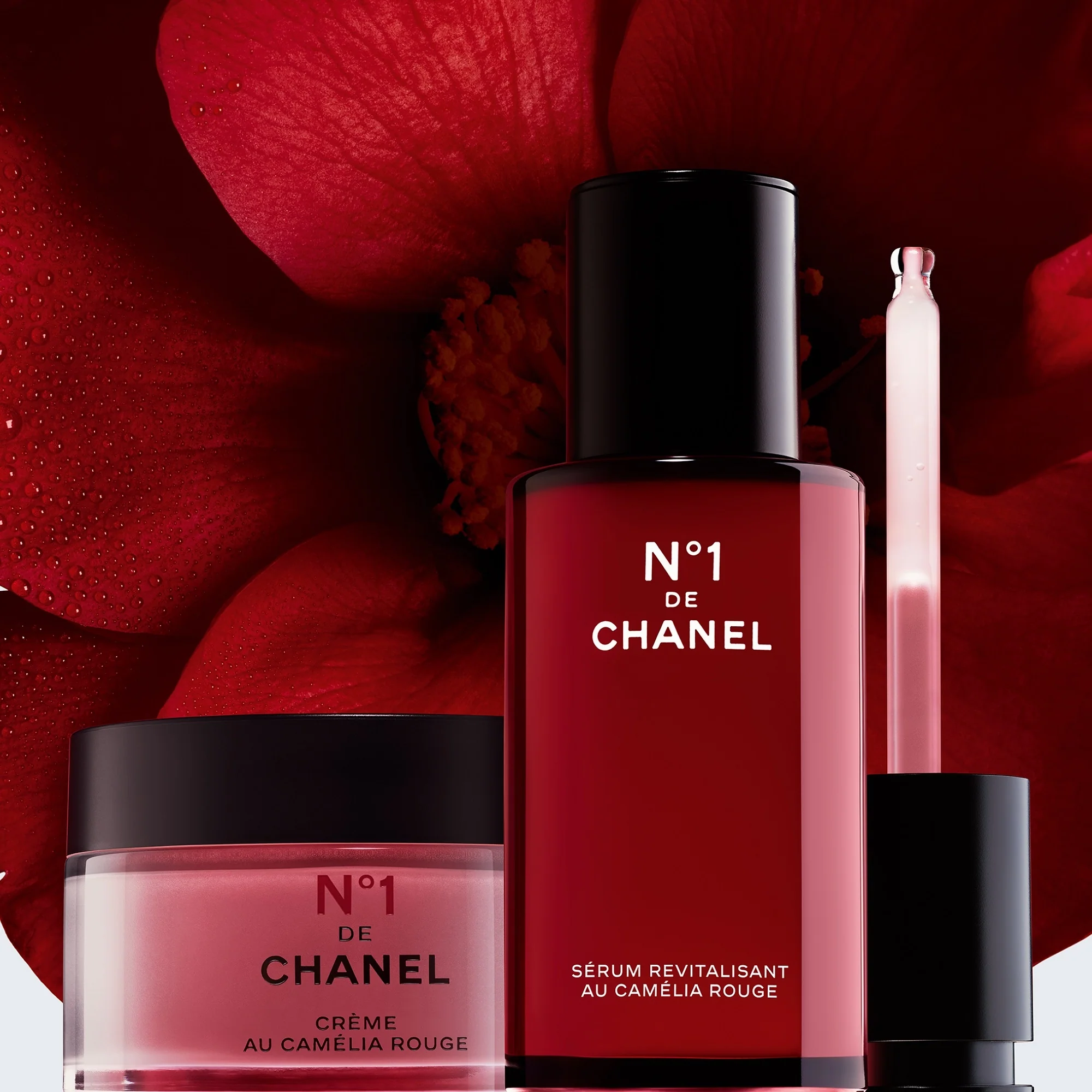 N°1 DE CHANEL CREMA ALLA CAMELIA ROSSA - RIMPOLPARE − LEVIGARE − PROTEGGERE