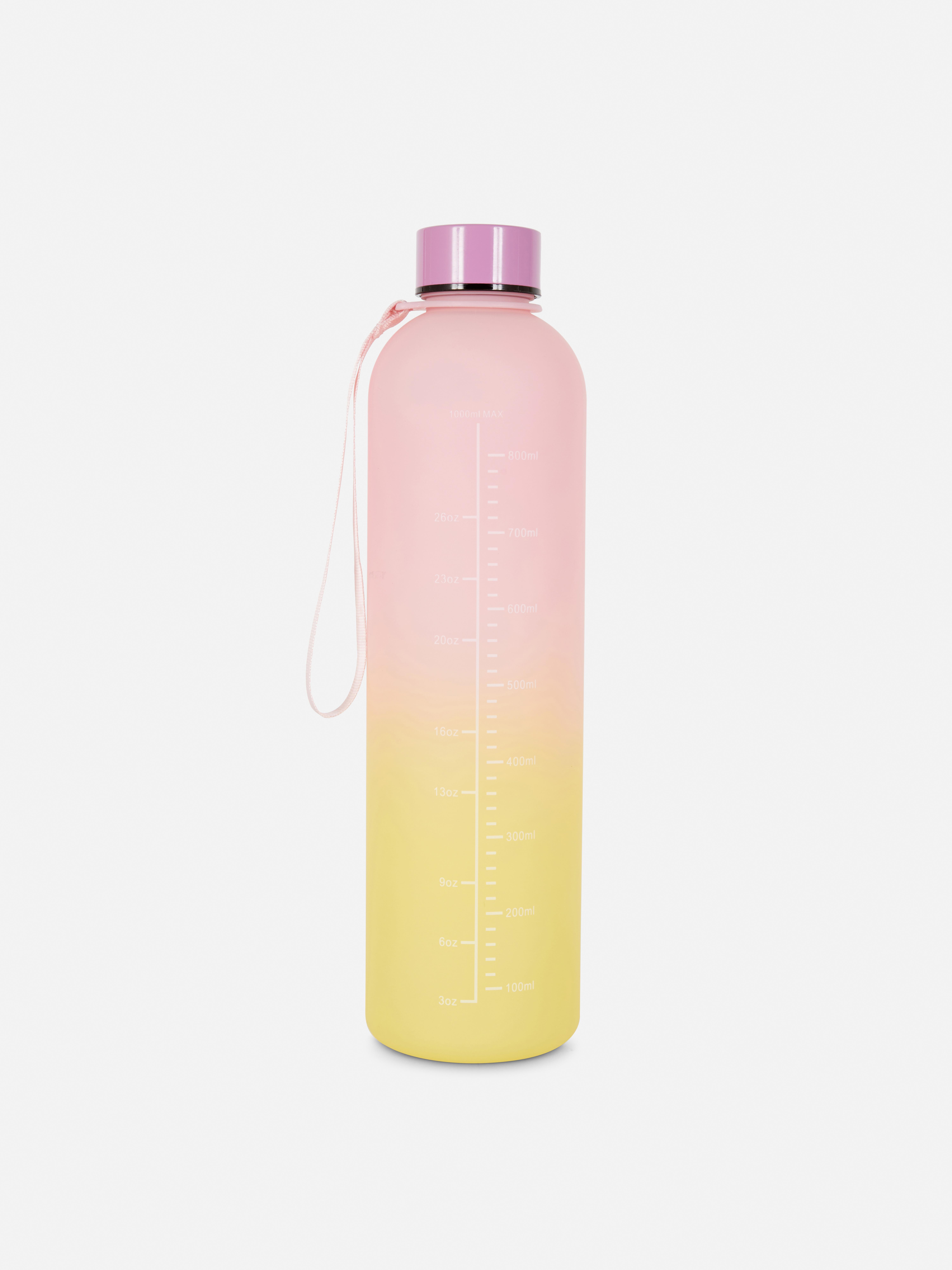Wasserflasche mit matter Oberfläche. Mit dieser Flasche trinkst du garantiert genug.