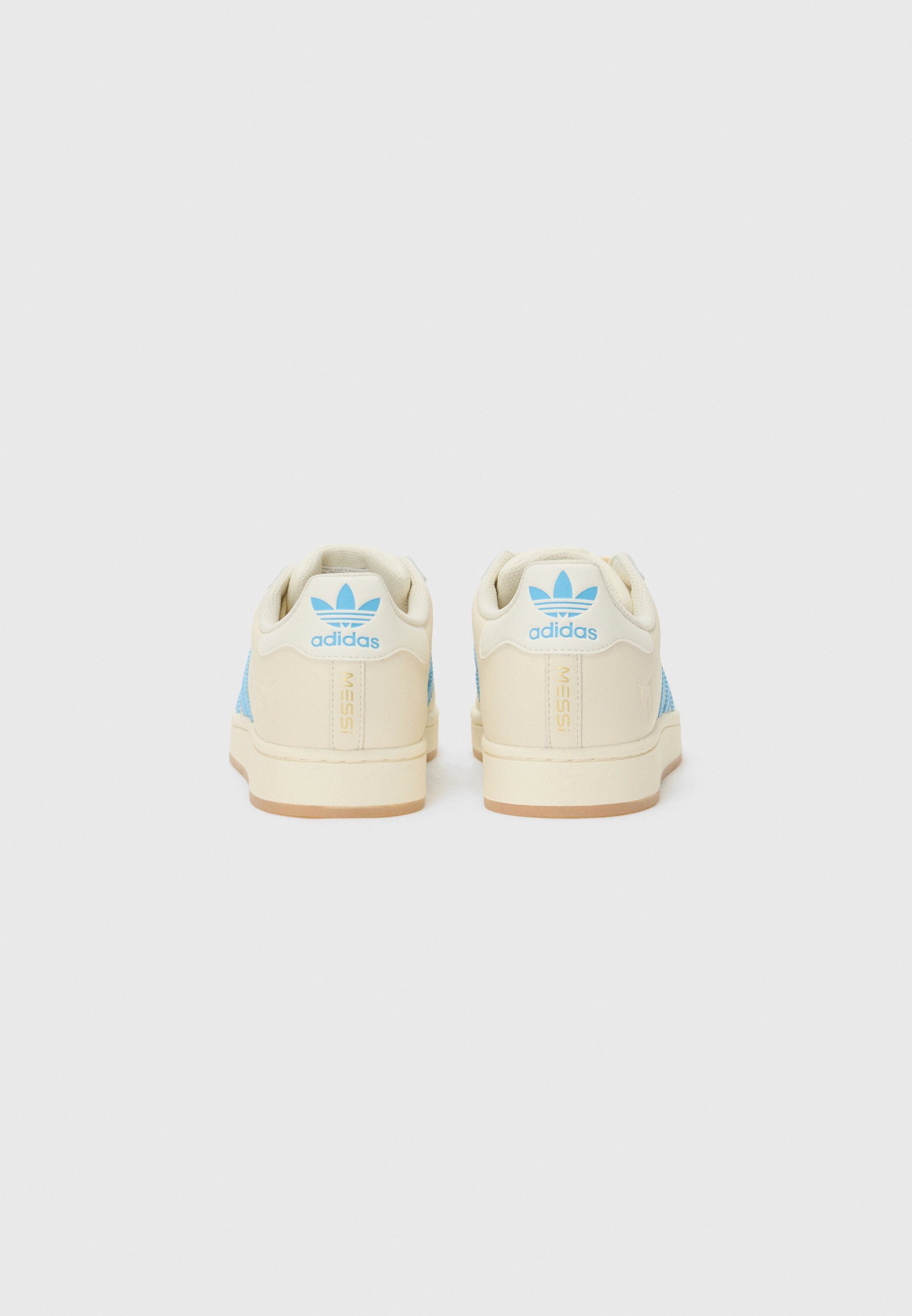 adidas Originals SUPERSTAR MESSI UNISEX - Hallenfußballschuhe - Cremeweiß/Semi-Blau/Goldfarben