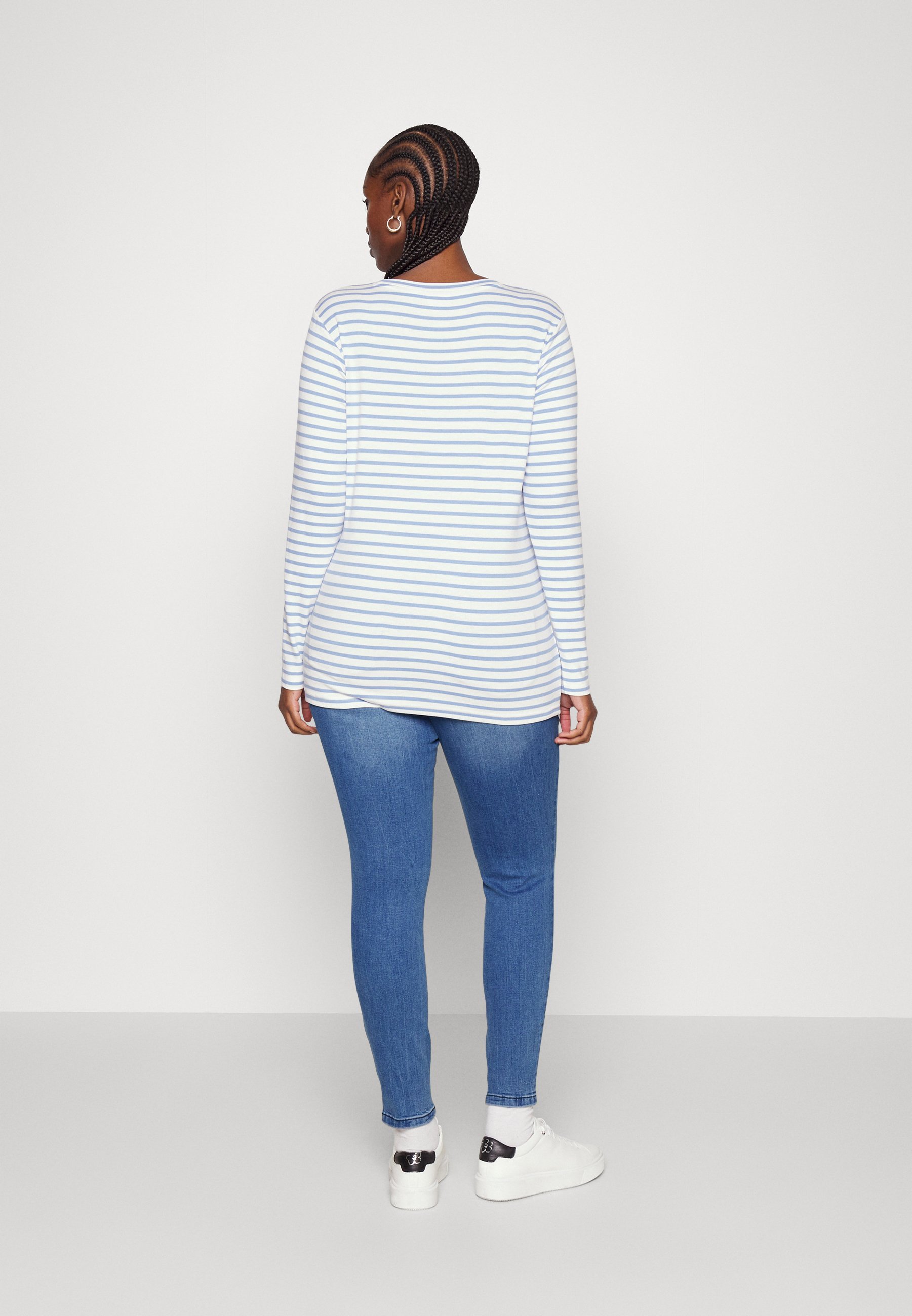 Vero Moda Curve VMFANYA - Jean slim - Denim bleu moyen
