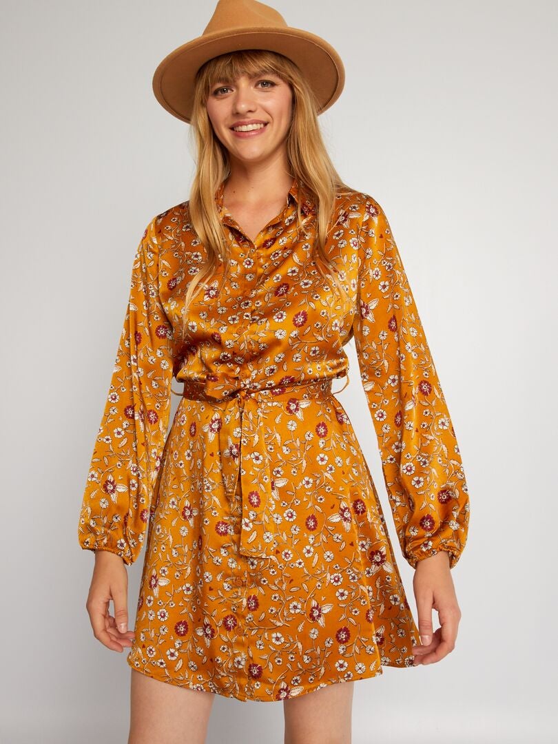 Vestido curto com cinto - MARROM
