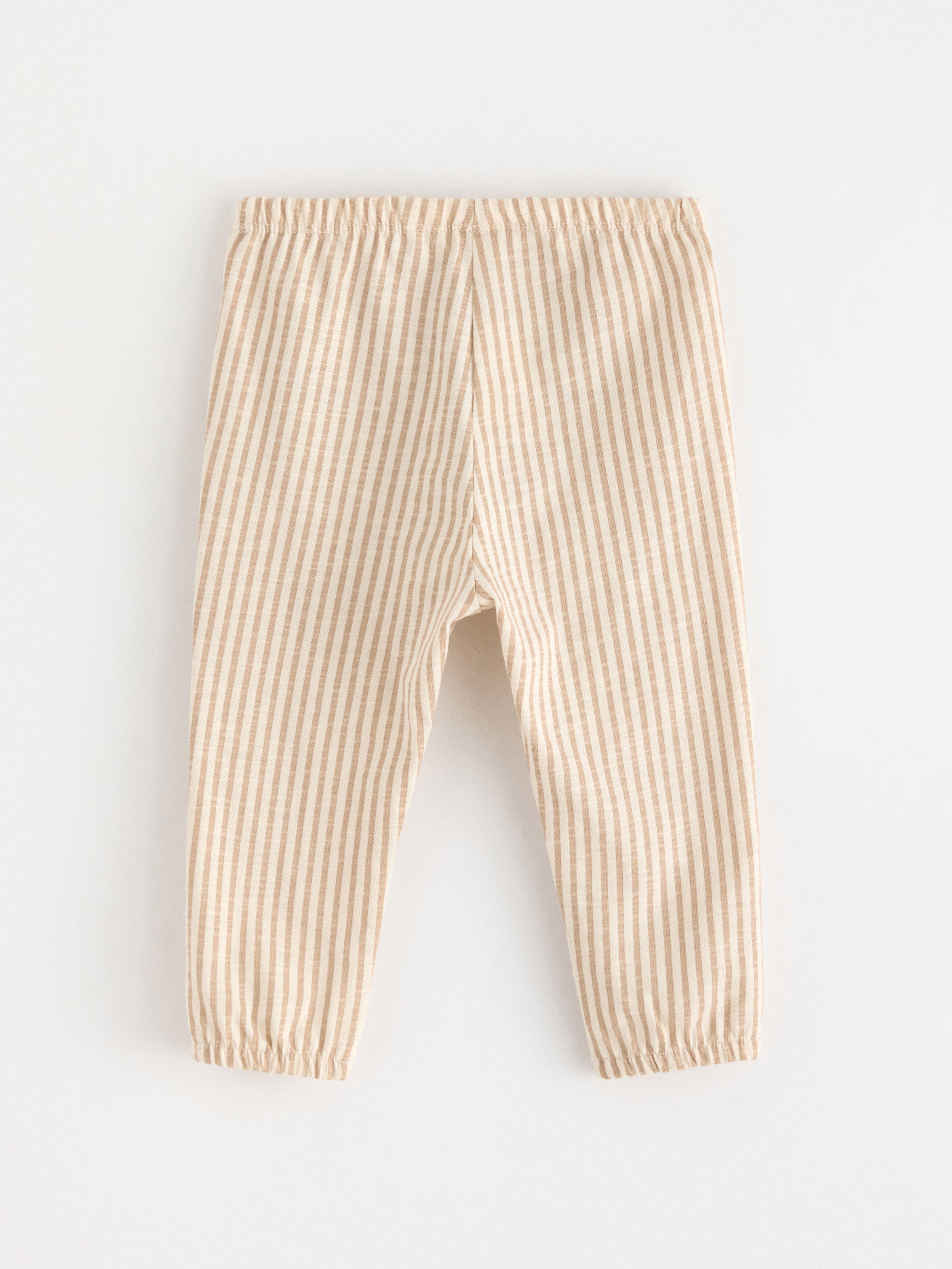 Pantalones de punto color beige
