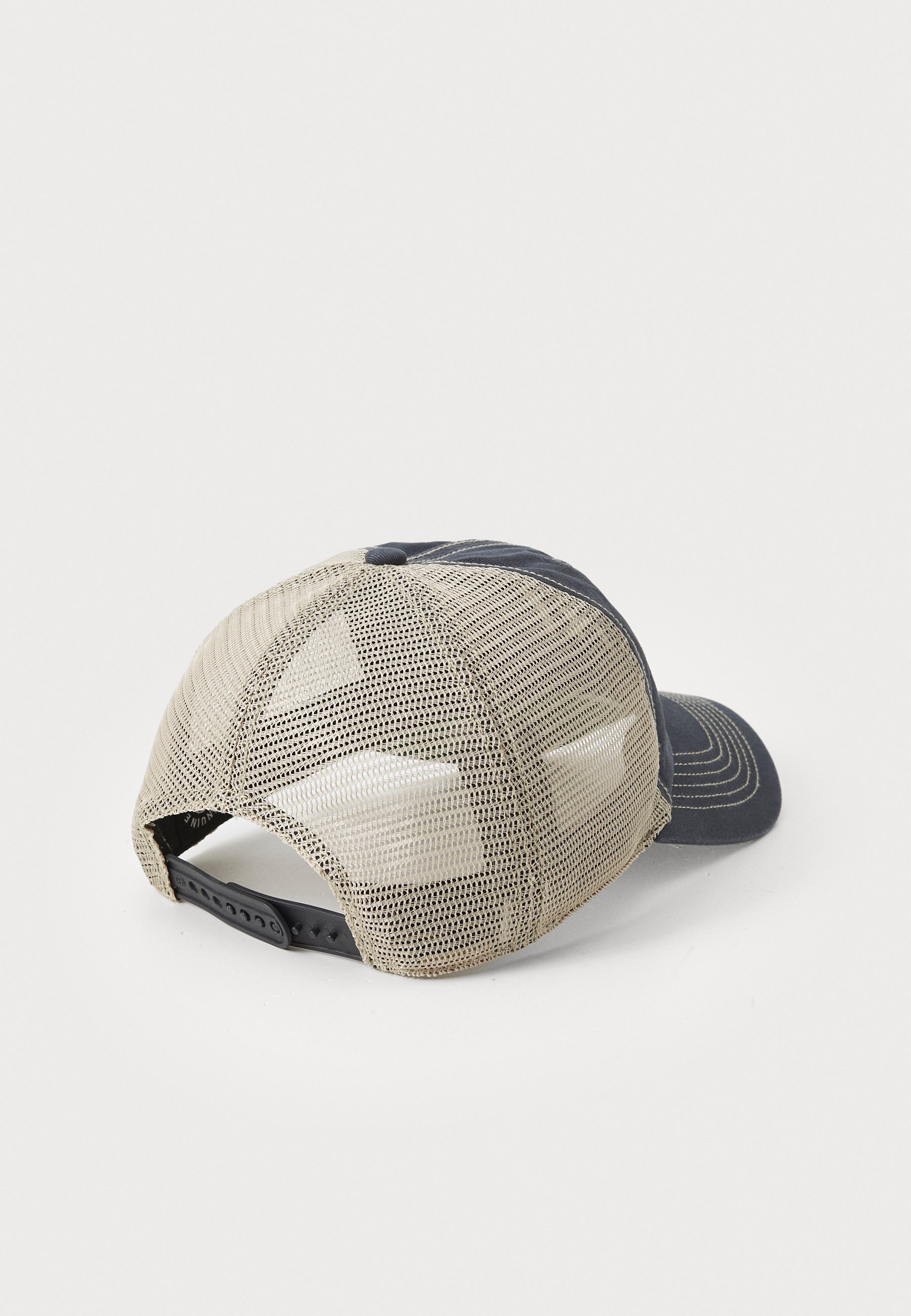 '47 Caps