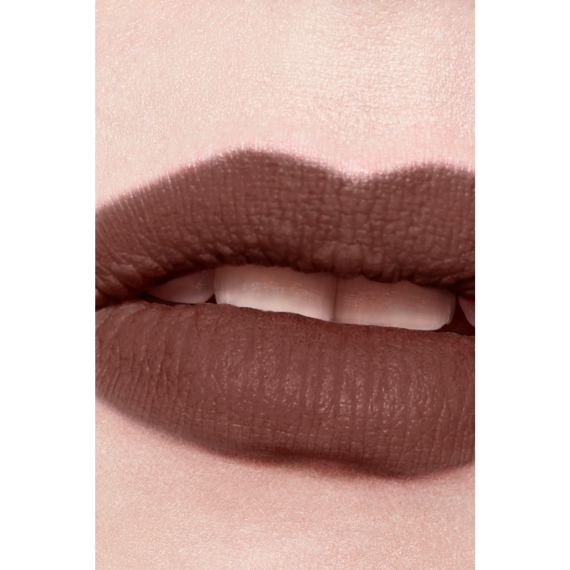 ROUGE ALLURE LIQUID VELVET - IL ROSSETTO FLUIDO OPACO INTENSO ULTRA-TENUTA