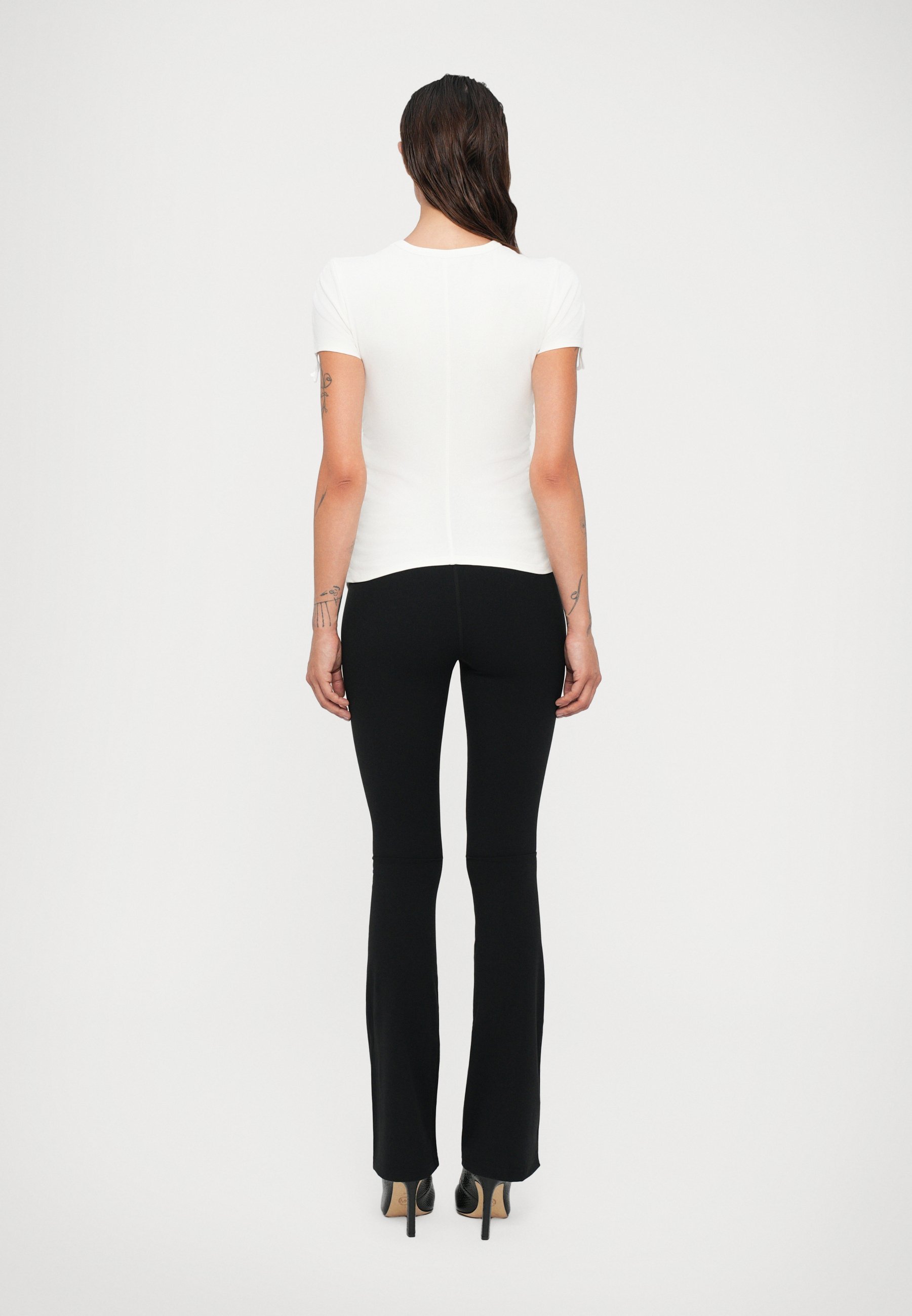 MISBHV COMMUNITY FITTED - Basic T-shirt - wit