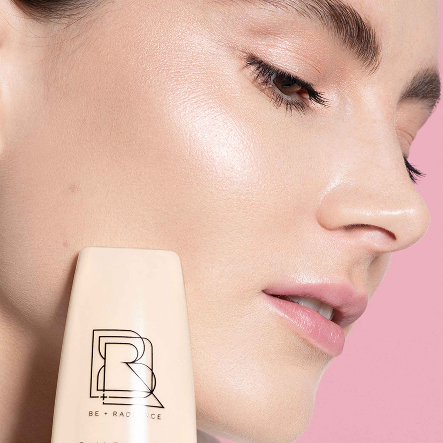 BE + Radiance Fond de Teint Matifiant à l'Eau de Concombre N°08