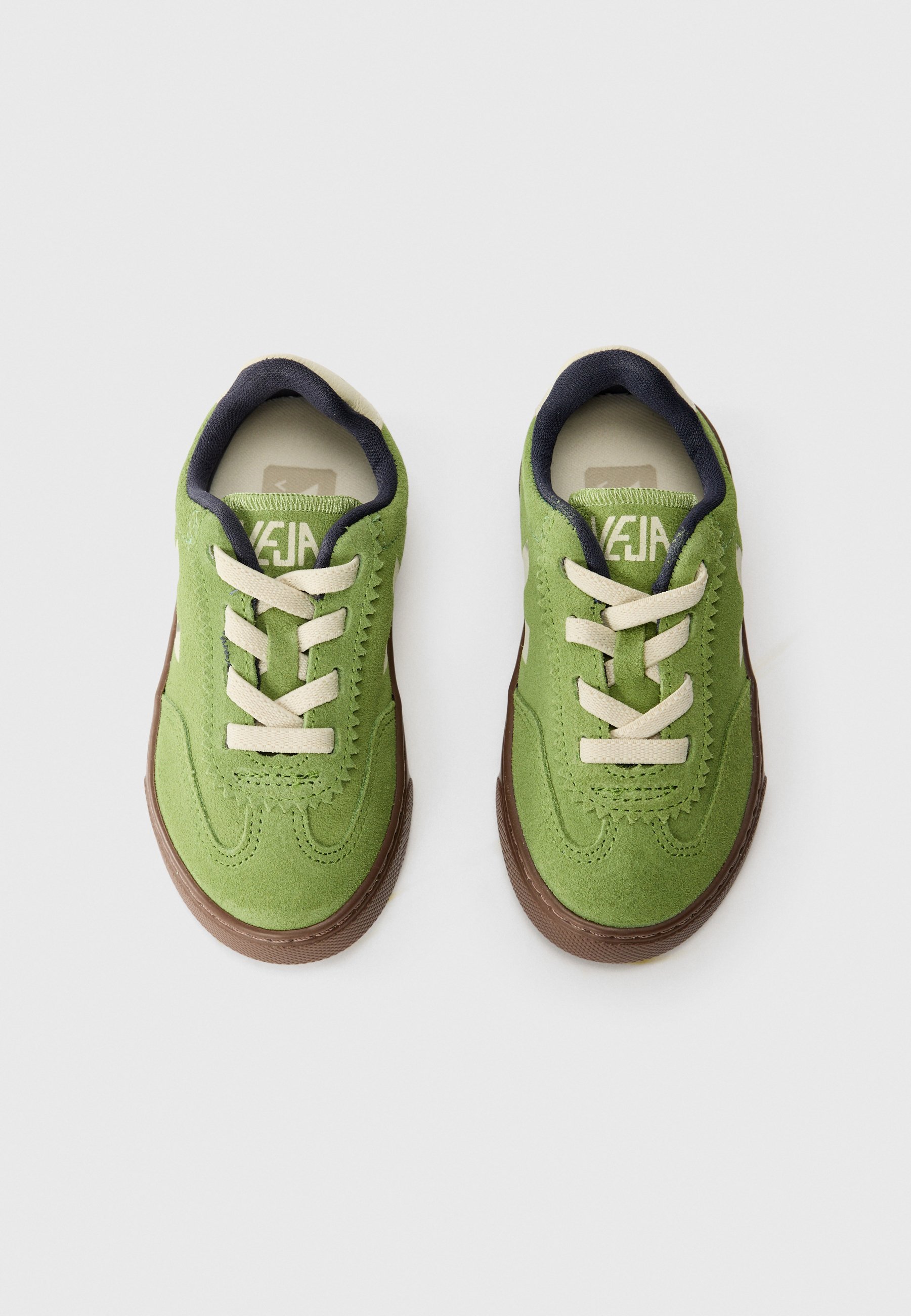 Veja VOLLEY UNISEX - Baskets basses - green
